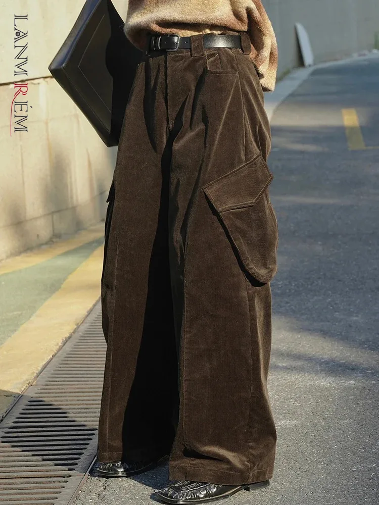 LANMREM Streetwear Corduroy Wide Leg Pants Women High Waist Pockets Spliced Loose Long Trousers Vintage 2023 New 2AA3638
LANMREM Streetwear Corduroy Wide Leg Pants Women High Waist Pockets Spliced Loose Long Trousers Vintage 2023 New 2AA3638