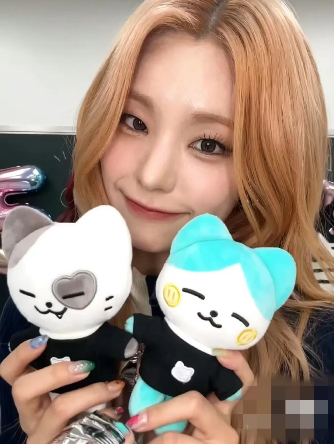 Kpop ITZY BORN TO BE Yeji Lia Ryujin Chaeryeong Yuna в том же стиле, мягкие плюшевые подушки с животными, подушки, украшение для дома, куклы, подарки
Kpop ITZY BORN TO BE Yeji Lia Ryujin Chaeryeong Yuna в том же стиле, мягкие плюшевые подушки с животными, подушки, украшение для дома, куклы, подарки