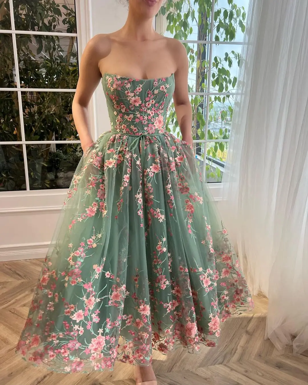 Sapmae Tulle Flower V-neck Perspective Applique Belt Little Fresh Floor-length Prom Evenning Dress For Women 2023
Sapmae Tulle Flower V-neck Perspective Applique Belt Little Fresh Floor-length Prom Evenning Dress For Women 2023