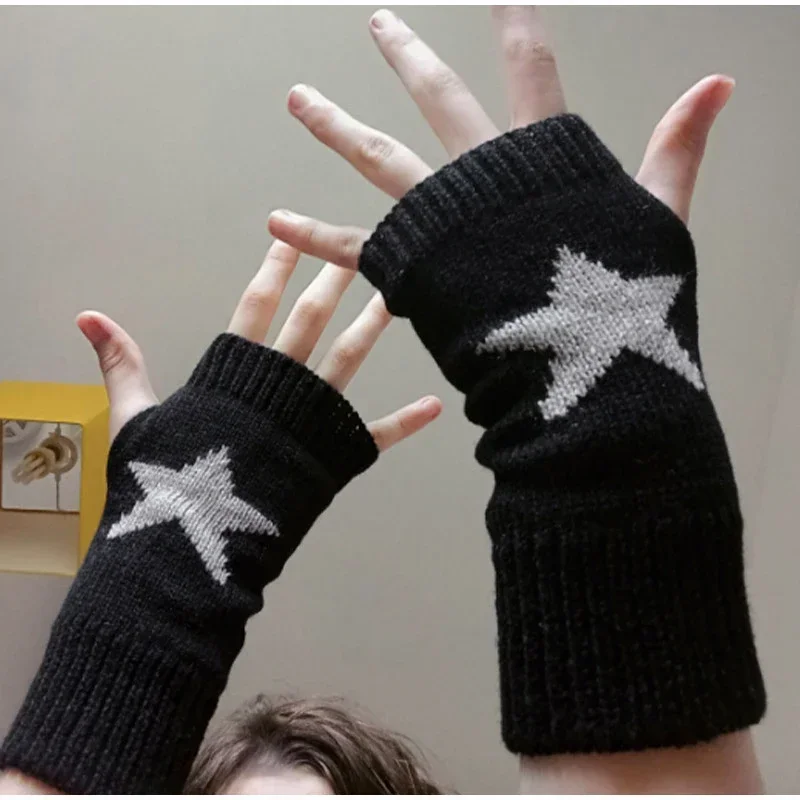 Женские и мужские зимние перчатки на полпальца Y2K, теплые мягкие вязаные шерстяные перчатки, Осенние гибкие перчатки без пальцев с пентаграммой, повседневные аксессуары
Женские и мужские зимние перчатки на полпальца Y2K, теплые мягкие вязаные шерстяные перчатки, Осенние гибкие перчатки без пальцев с пентаграммой, повседневные аксессуары