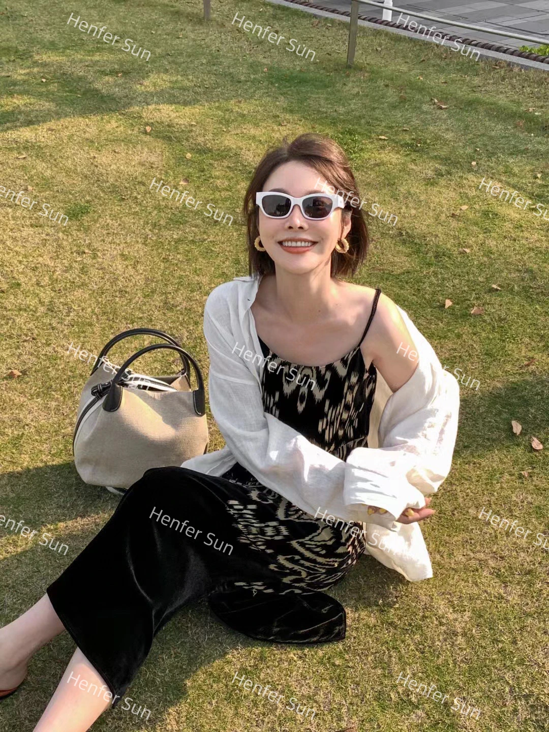 【Henfer Sun】2024 new women's advanced temperament summer print 100% silk romantic French strap beach dress casual loose dress
【Henfer Sun】2024 new women's advanced temperament summer print 100% silk romantic French strap beach dress casual loose dress