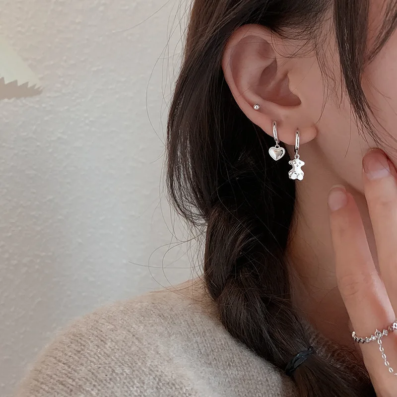 S925 Sterling Silver Bear Love Asymmetric Ear Buckle Design Niche Earrings Summer Female 2022 New
S925 Sterling Silver Bear Love Asymmetric Ear Buckle Design Niche Earrings Summer Female 2022 New