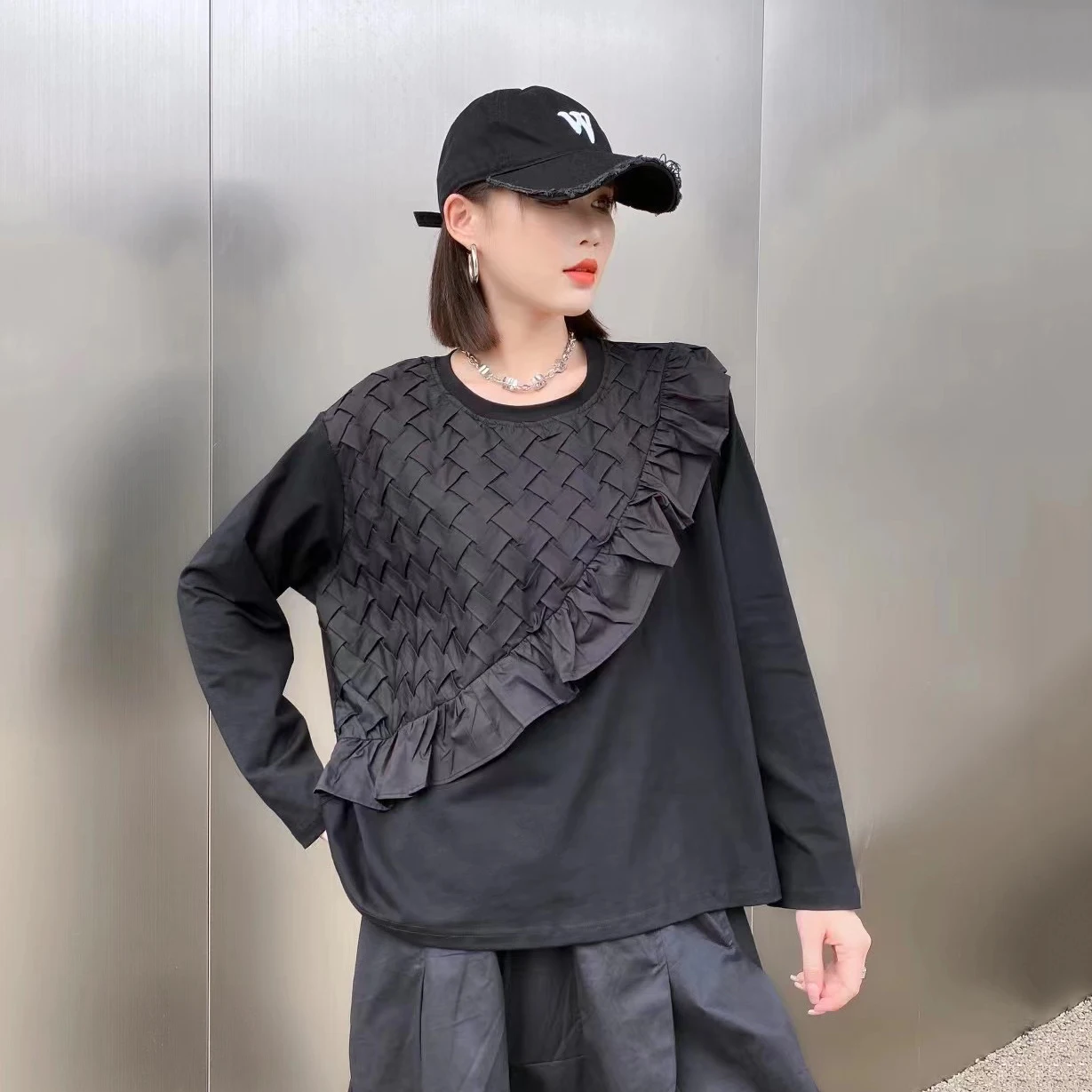 230832 Personality Casual T-shirt Asymmetrical Edible Tree Fungus Weave Splicing Decoration Top Loose Autumn New Women
230832 Personality Casual T-shirt Asymmetrical Edible Tree Fungus Weave Splicing Decoration Top Loose Autumn New Women