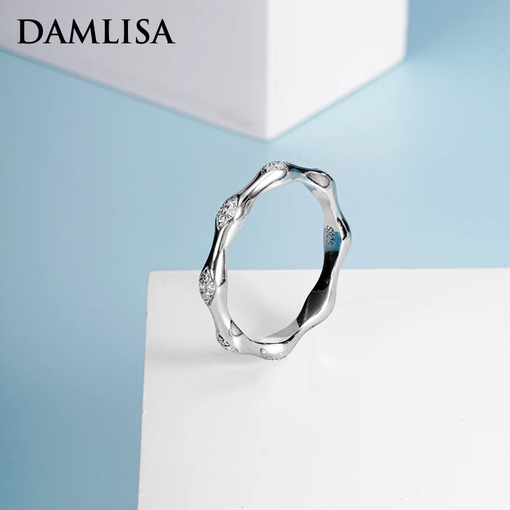 DAMLISA D Color VVS1 Moissanite Wedding Band Ring 925 Sterling Silver Eternity Band Engagement Wedding Rings For Women Jewelry 
DAMLISA D Color VVS1 Moissanite Wedding Band Ring 925 Sterling Silver Eternity Band Engagement Wedding Rings For Women Jewelry
