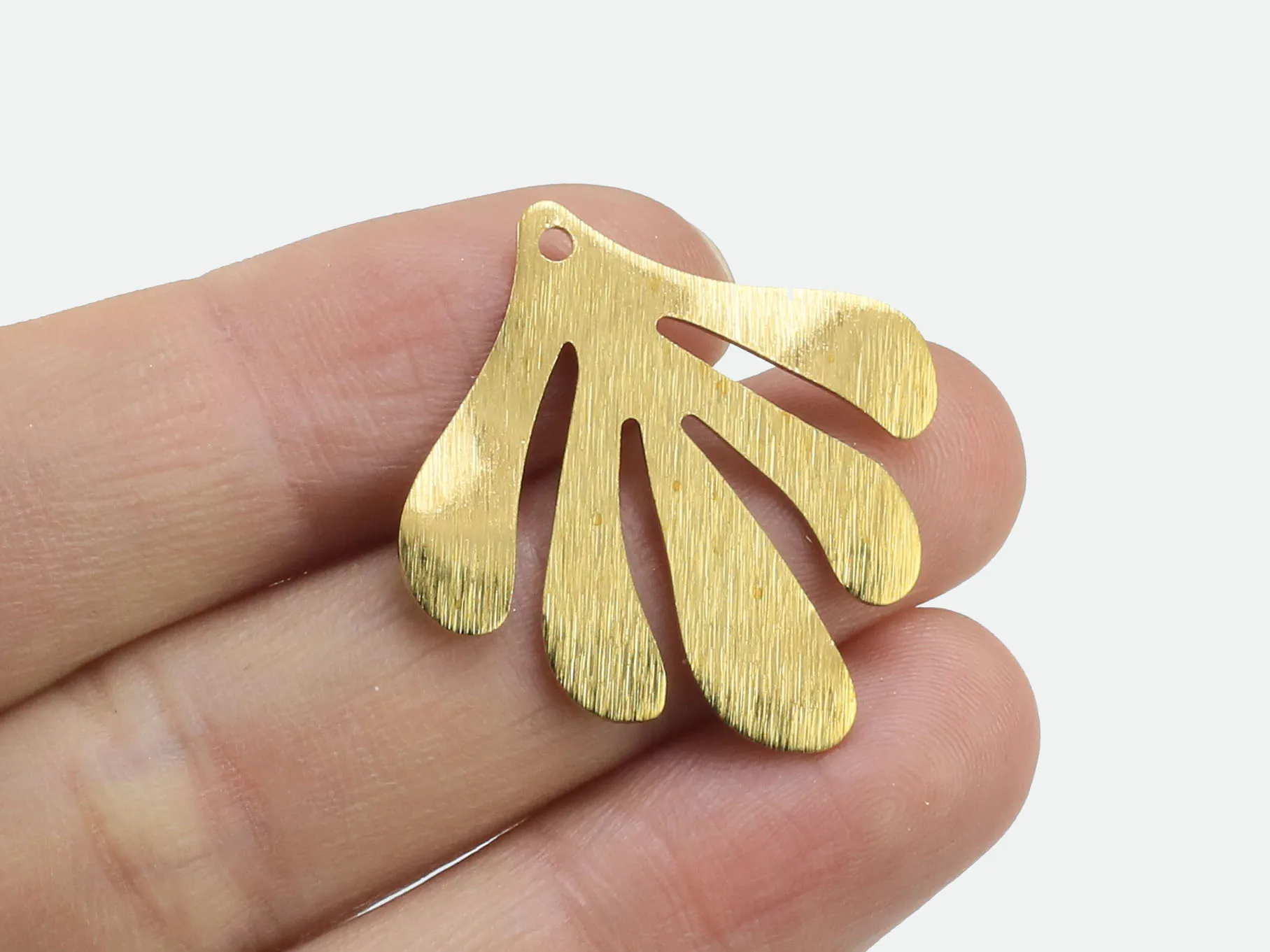 10pcs Textured Leaf Earring Charms, Brass Leaf Charm, Necklace Pendant, Earring Findings, 30.8x29.4mm, Jewelry Making R1529
10pcs Textured Leaf Earring Charms, Brass Leaf Charm, Necklace Pendant, Earring Findings, 30.8x29.4mm, Jewelry Making R1529