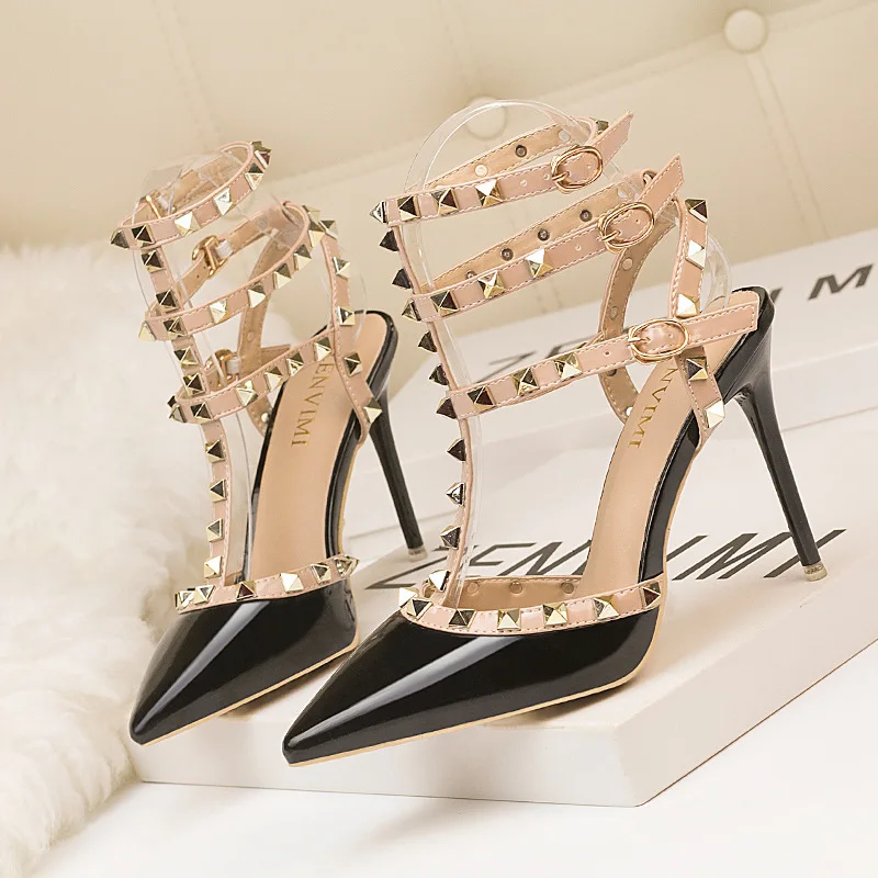 Women's Shoes Roman Fashion Rivet Sandals 10CM PUMPS Sexy Nightclub Stiletto Heels Patent-leather Metallic Rivet Hollow
Women's Shoes Roman Fashion Rivet Sandals 10CM PUMPS Sexy Nightclub Stiletto Heels Patent-leather Metallic Rivet Hollow