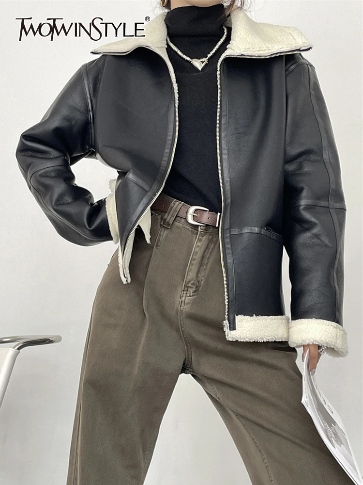 TWOTWINSTYLE Colorblock Streetwear Leather Coat For Women Lapel Long Sleeve Patchwork Zipper Loose Coats Female Fashion Style
TWOTWINSTYLE Colorblock Streetwear Leather Coat For Women Lapel Long Sleeve Patchwork Zipper Loose Coats Female Fashion Style