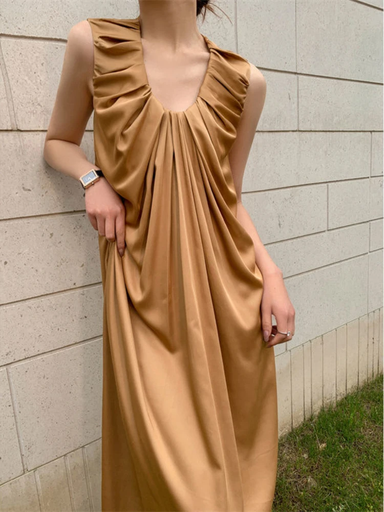 French high-end pleated dress women's summer new niche temperament sleeveless holiday vest all-match long skirt trend
French high-end pleated dress women's summer new niche temperament sleeveless holiday vest all-match long skirt trend