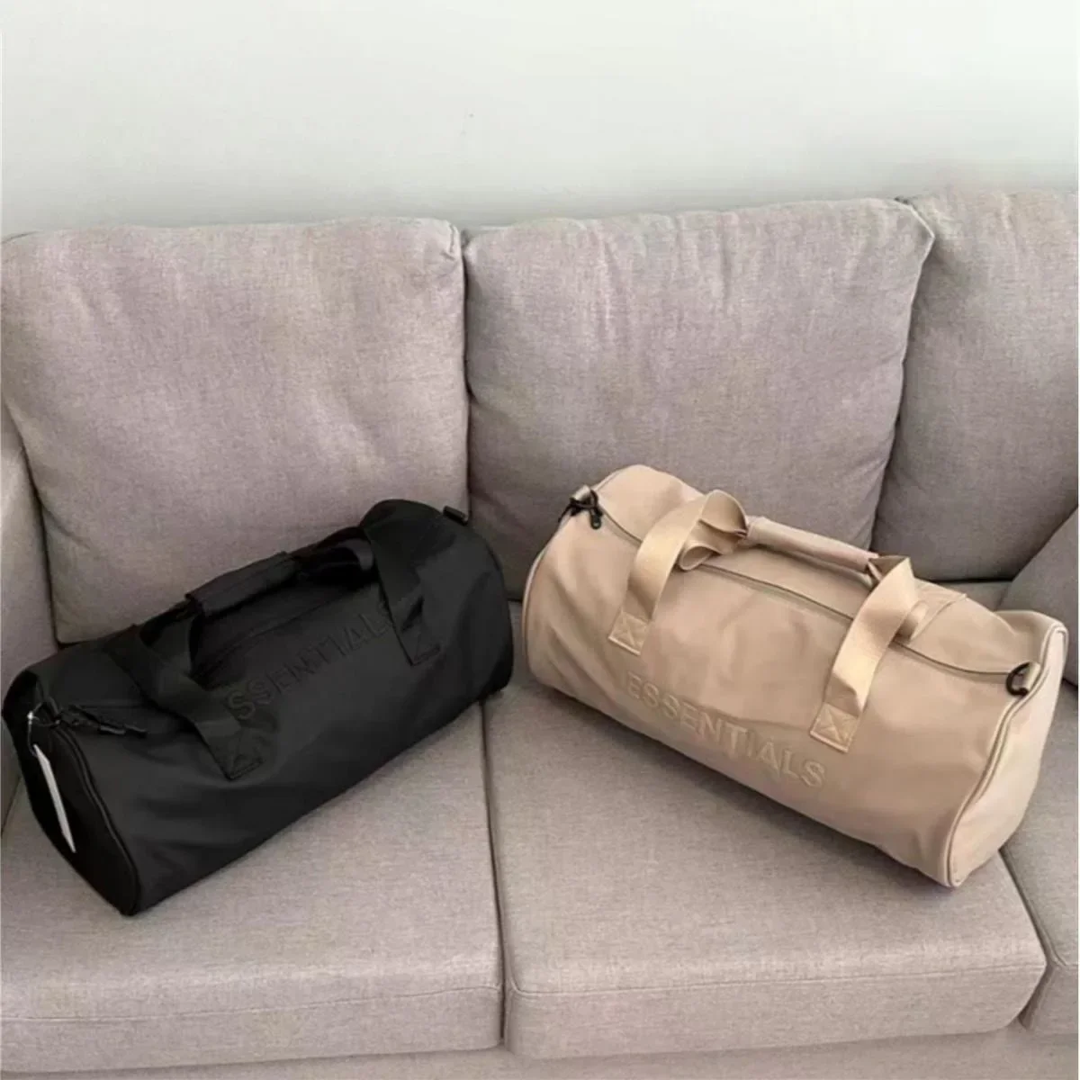 Essentials Luxury Brand Men's Handheld Travel Bag Embossed Letter Print Large Capacity Shoulder Strap Women's Fitness Handbag
Essentials Luxury Brand Men's Handheld Travel Bag Embossed Letter Print Large Capacity Shoulder Strap Women's Fitness Handbag