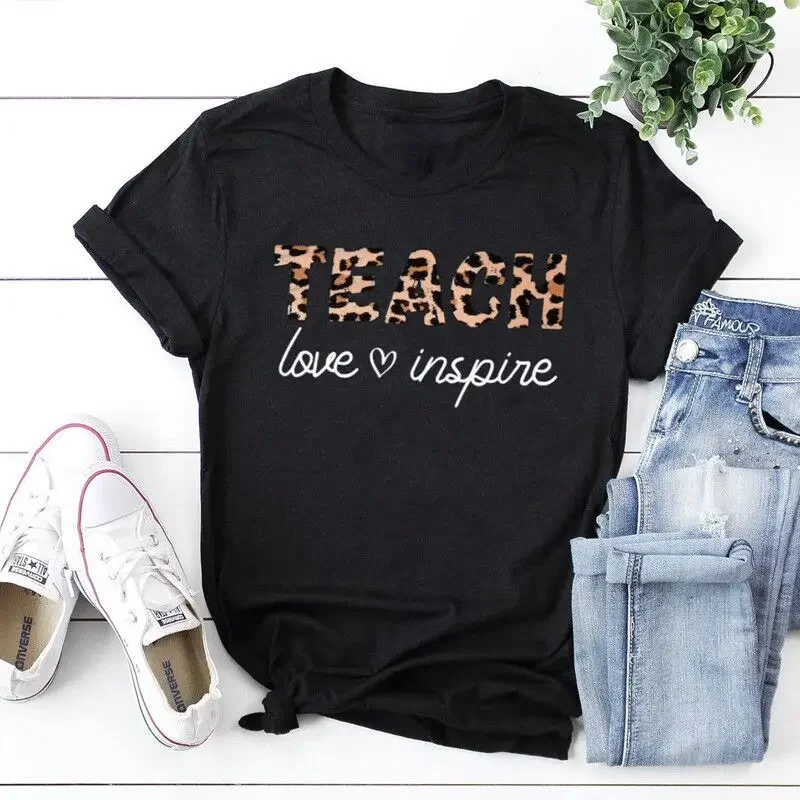 Teach Love Inspire Leopard Shirt Cute Teacher Shirts Funny Back To School T-Shirt Cotton Crewneck Short Sleeve Fashion Top Y2K
Teach Love Inspire Leopard Shirt Cute Teacher Shirts Funny Back To School T-Shirt Cotton Crewneck Short Sleeve Fashion Top Y2K