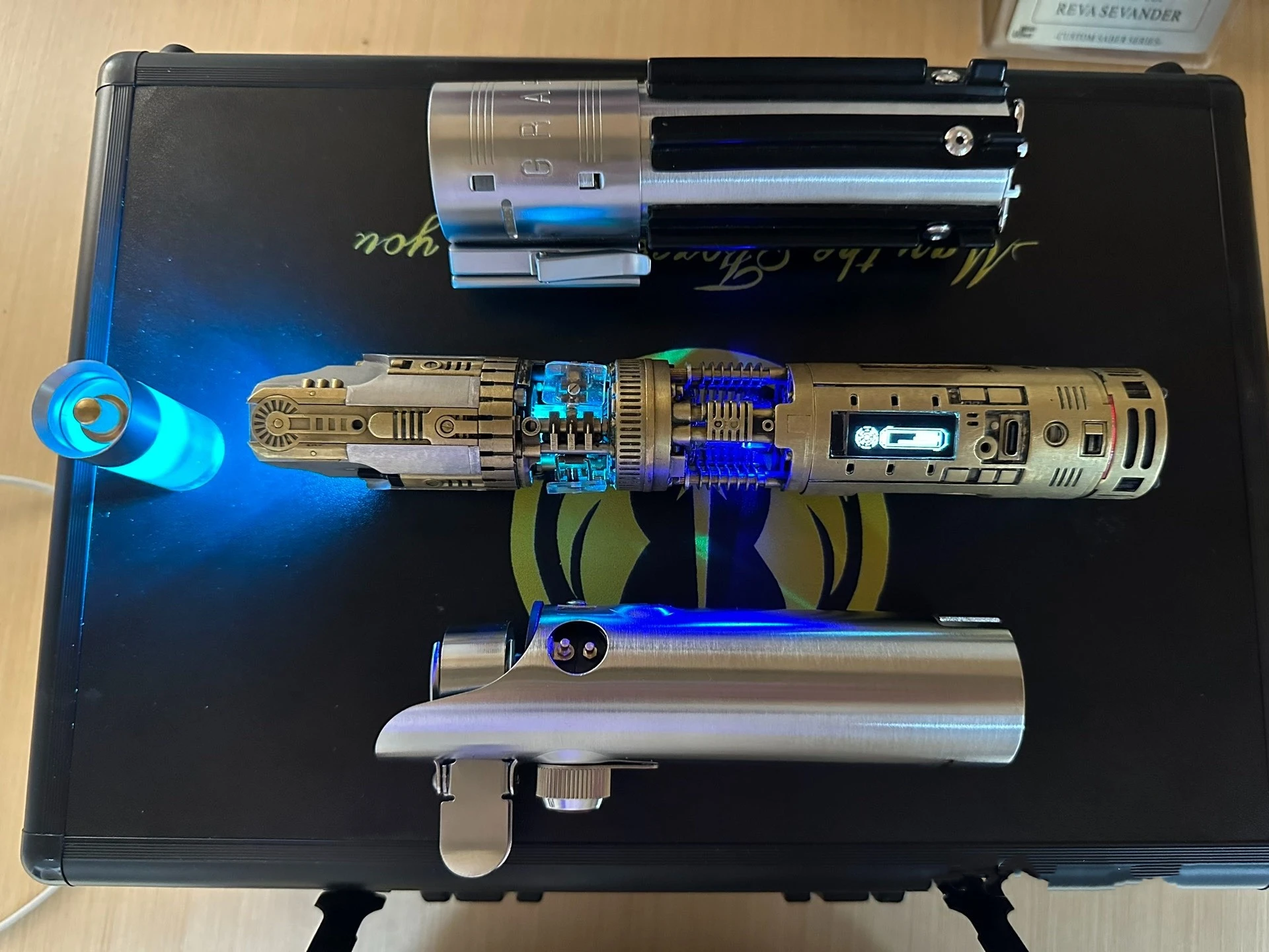 89sabers Spinning Crystal Graflex Neopixel Lightsaber All Metal Chassis Proffie 2.2 Board OS6.7 Version Collection level toys
89sabers Spinning Crystal Graflex Neopixel Lightsaber All Metal Chassis Proffie 2.2 Board OS6.7 Version Collection level toys