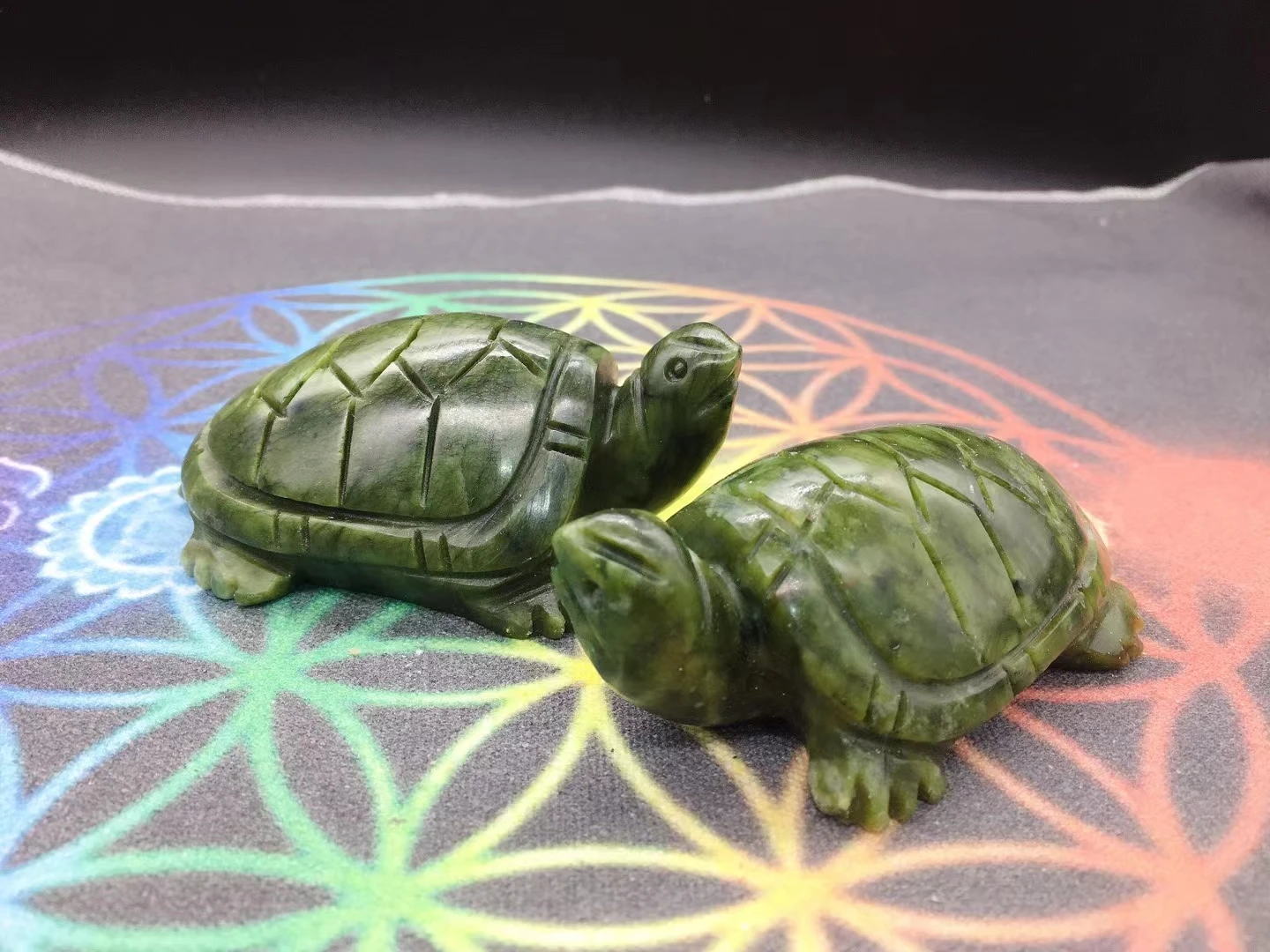 Natural Hsiuyen Stone Jade Crystal Hand Made Carved Tortoise Green Jade Turtle Fashion Carved Craft Animal Figurine Gifts 1pcs
Natural Hsiuyen Stone Jade Crystal Hand Made Carved Tortoise Green Jade Turtle Fashion Carved Craft Animal Figurine Gifts 1pcs