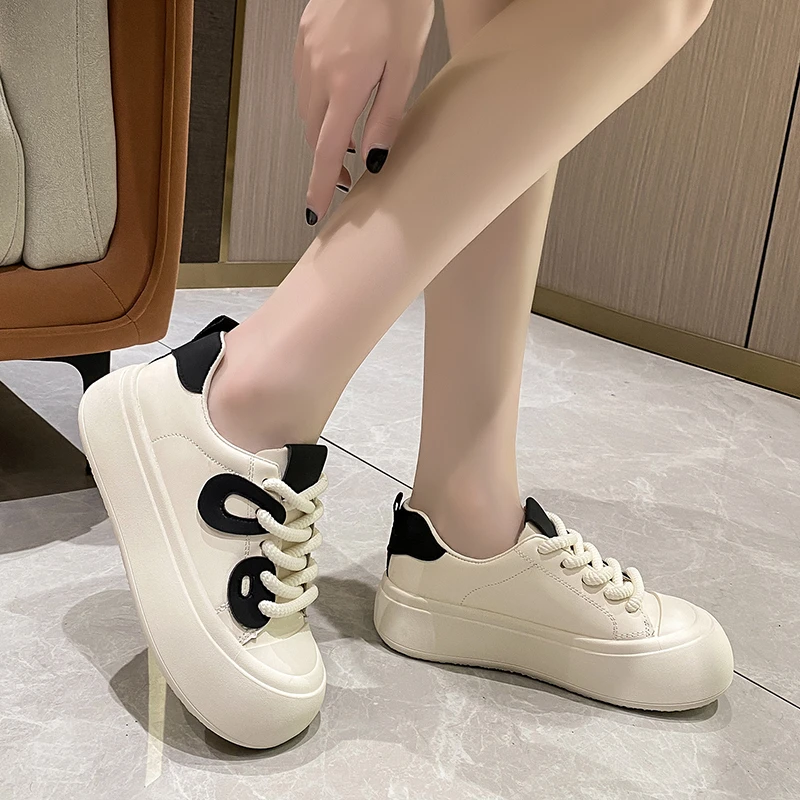

Женская универсальная спортивная обувь, белая Повседневная Студенческая обувь на платформе с низким верхом, в Корейском стиле, для осени, 2023