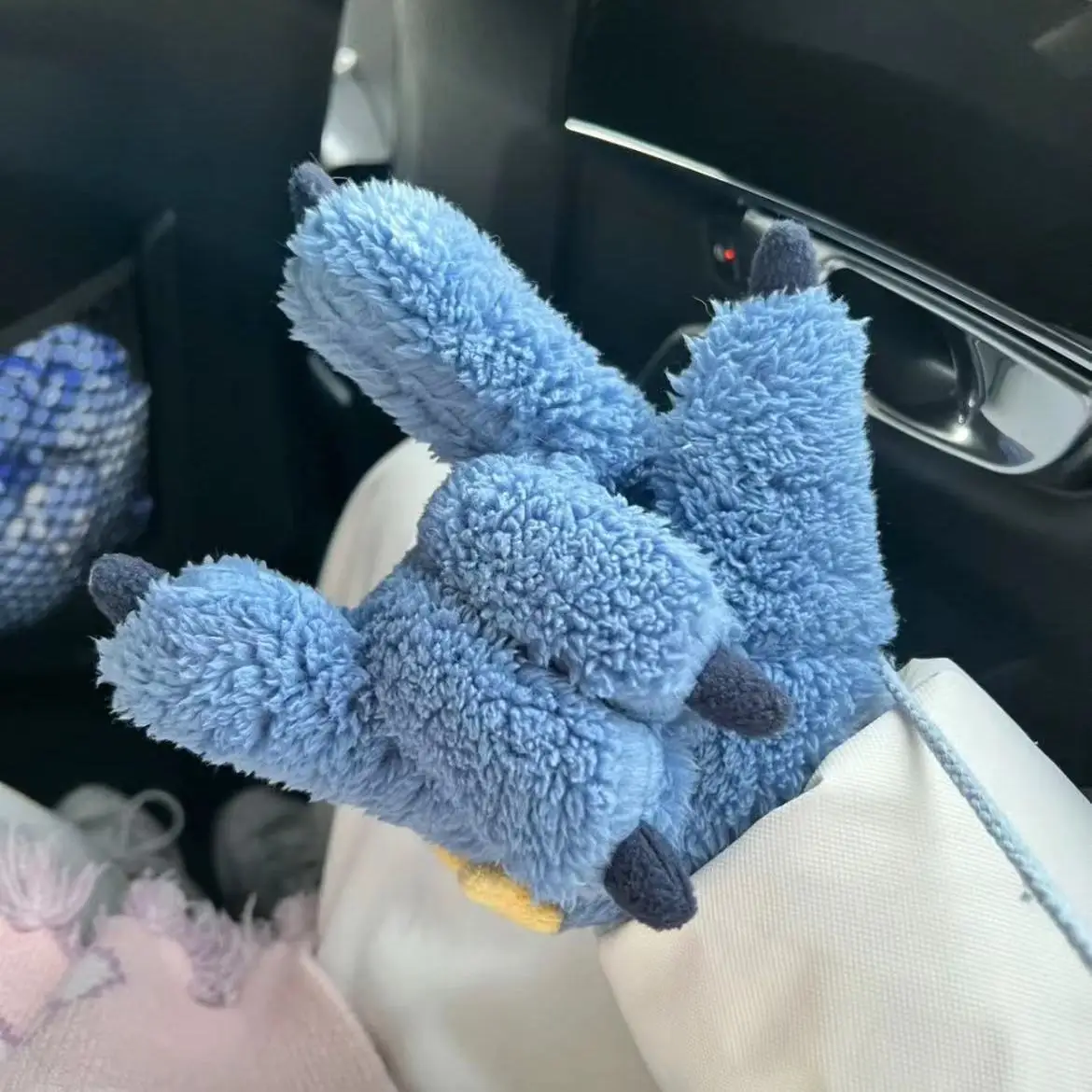 Miniso перчатки со стежками для девочек зимние плюшевые повседневные принадлежности кавайные творческие варежки Мультяшные изысканные мягкие аксессуары праздничный подарок
Miniso перчатки со стежками для девочек зимние плюшевые повседневные принадлежности кавайные творческие варежки Мультяшные изысканные мягкие аксессуары праздничный подарок