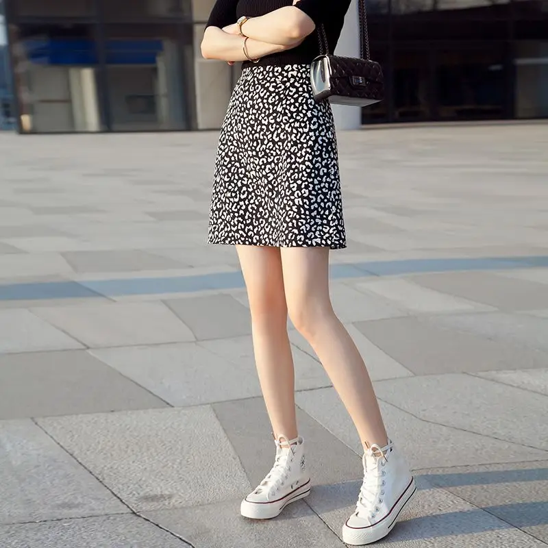 2024 Spring Autumn Women's New Temperament Sexy High Waist All Matching Leopard Print Skirt Female Boho Vintage Skirts C193
2024 Spring Autumn Women's New Temperament Sexy High Waist All Matching Leopard Print Skirt Female Boho Vintage Skirts C193