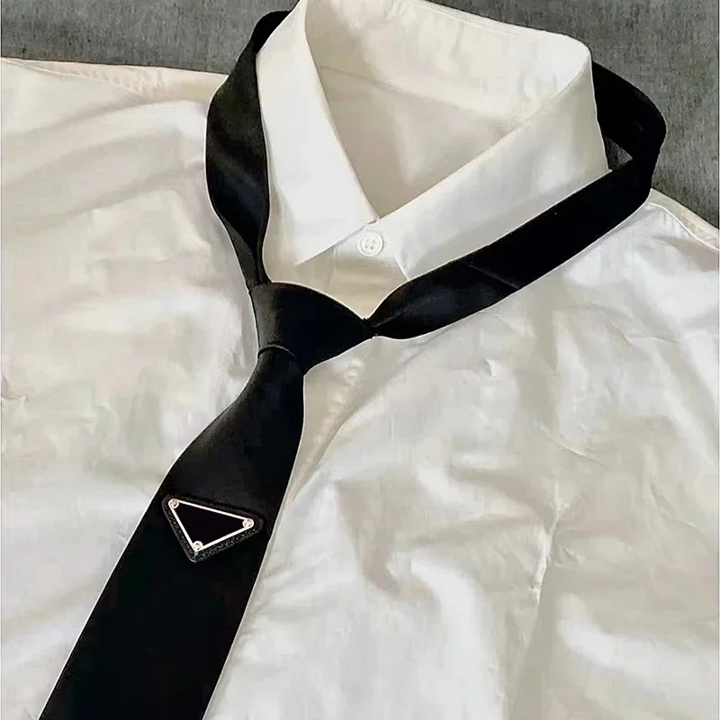 1pcs Fashion Inverted Triangle Logo Tie Unisex Suit Shirt Luxury Designer Custom Ties for Men and Women Decorative Scarf
1pcs Fashion Inverted Triangle Logo Tie Unisex Suit Shirt Luxury Designer Custom Ties for Men and Women Decorative Scarf