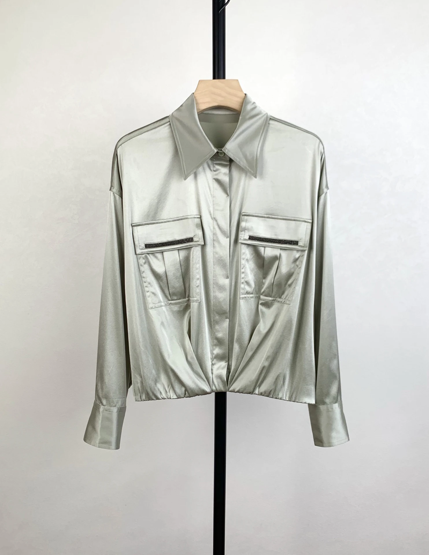 Autumn/winter new, pocket silk shirt, light Morandi green, very advanced, especially hide meat and lean,
Autumn/winter new, pocket silk shirt, light Morandi green, very advanced, especially hide meat and lean,