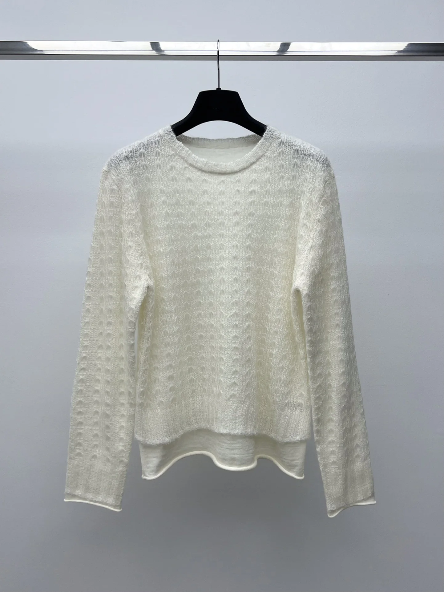 Autumn and winter new, lace hollow knitwear, using wool blended yarn weaving complex lace pattern, soft and comfortable
Autumn and winter new, lace hollow knitwear, using wool blended yarn weaving complex lace pattern, soft and comfortable