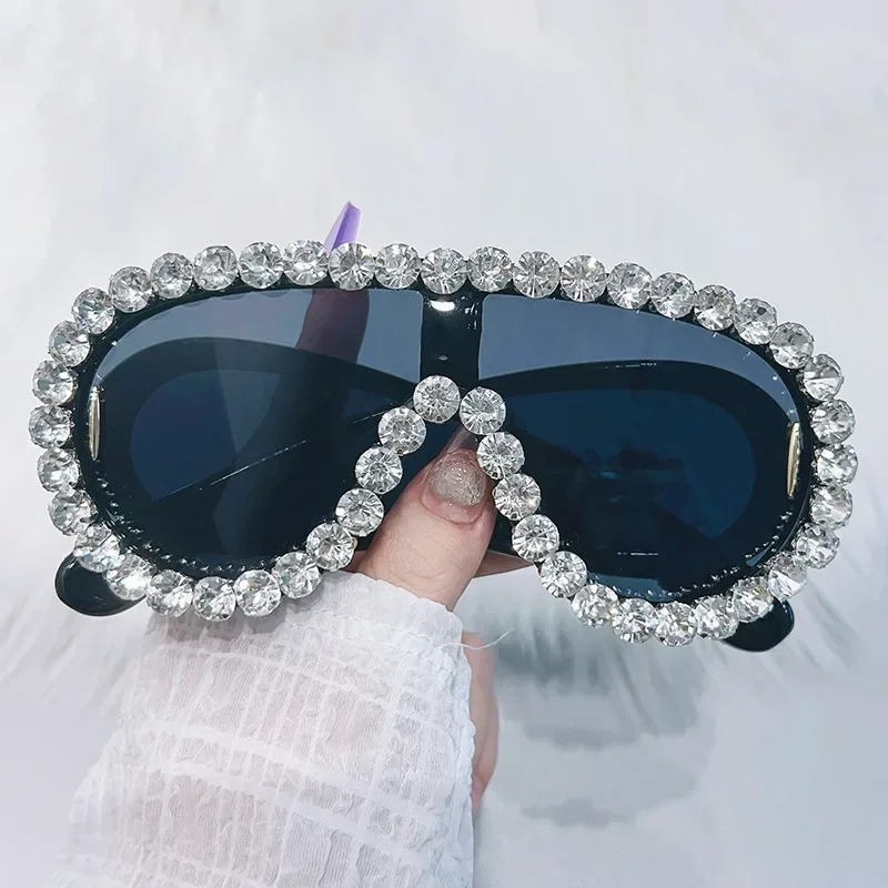2024 New Diamond Sunglasses Ladies Brand Designer Party Ladies Glasses Rhinestone Season Pearl Eyewear Lunette De Soleil Femme 
2024 New Diamond Sunglasses Ladies Brand Designer Party Ladies Glasses Rhinestone Season Pearl Eyewear Lunette De Soleil Femme