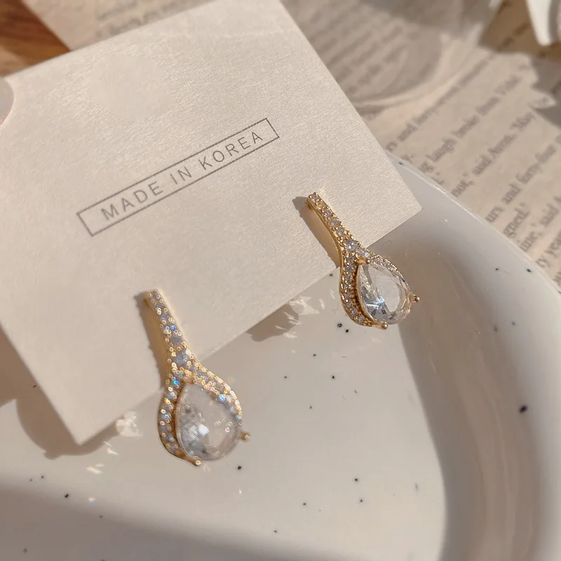 2020 Fashion Classic Gold Water Drop Zircon Pendant Earrings Simple Korean Women's Jewelry Temperament Party earrings for Women
2020 Fashion Classic Gold Water Drop Zircon Pendant Earrings Simple Korean Women's Jewelry Temperament Party earrings for Women