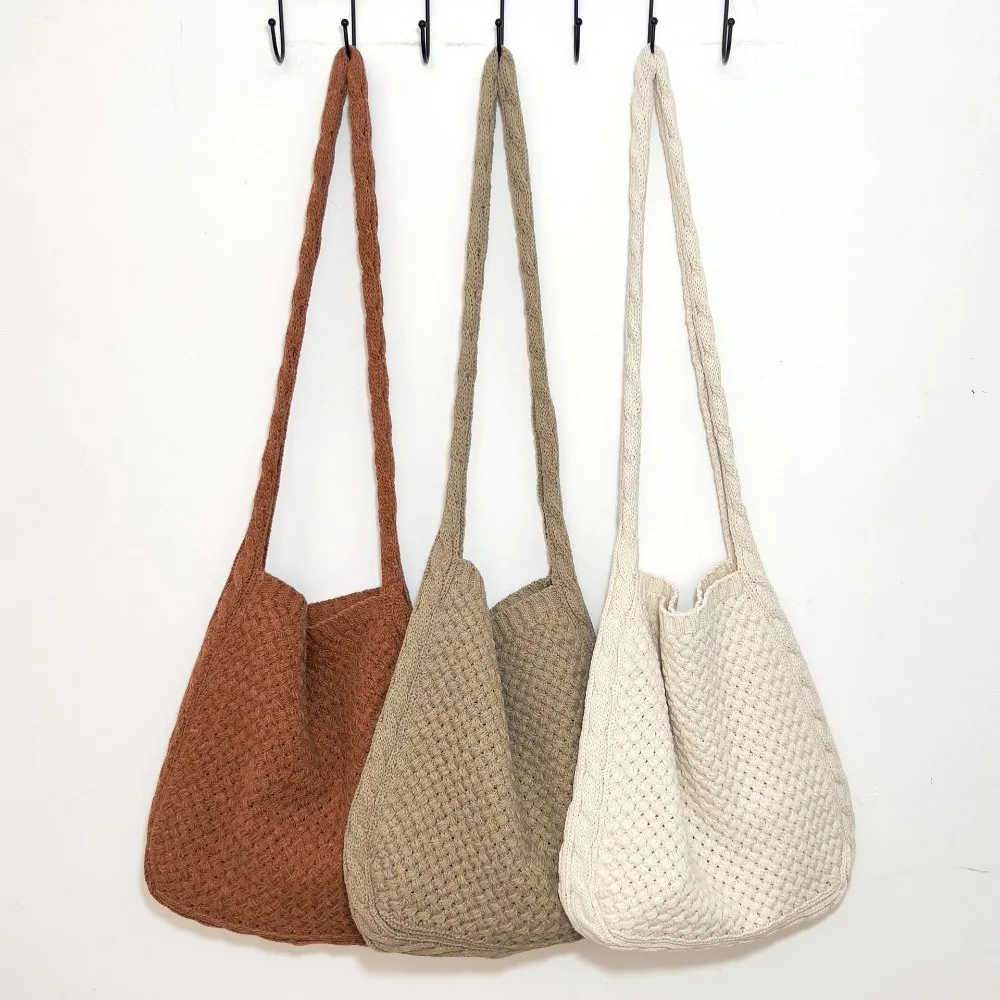 Solid Color Knitted Handbag New Pineapple pattern Woven Shoulder Bag Large Capacity Beach Bag Female
Solid Color Knitted Handbag New Pineapple pattern Woven Shoulder Bag Large Capacity Beach Bag Female