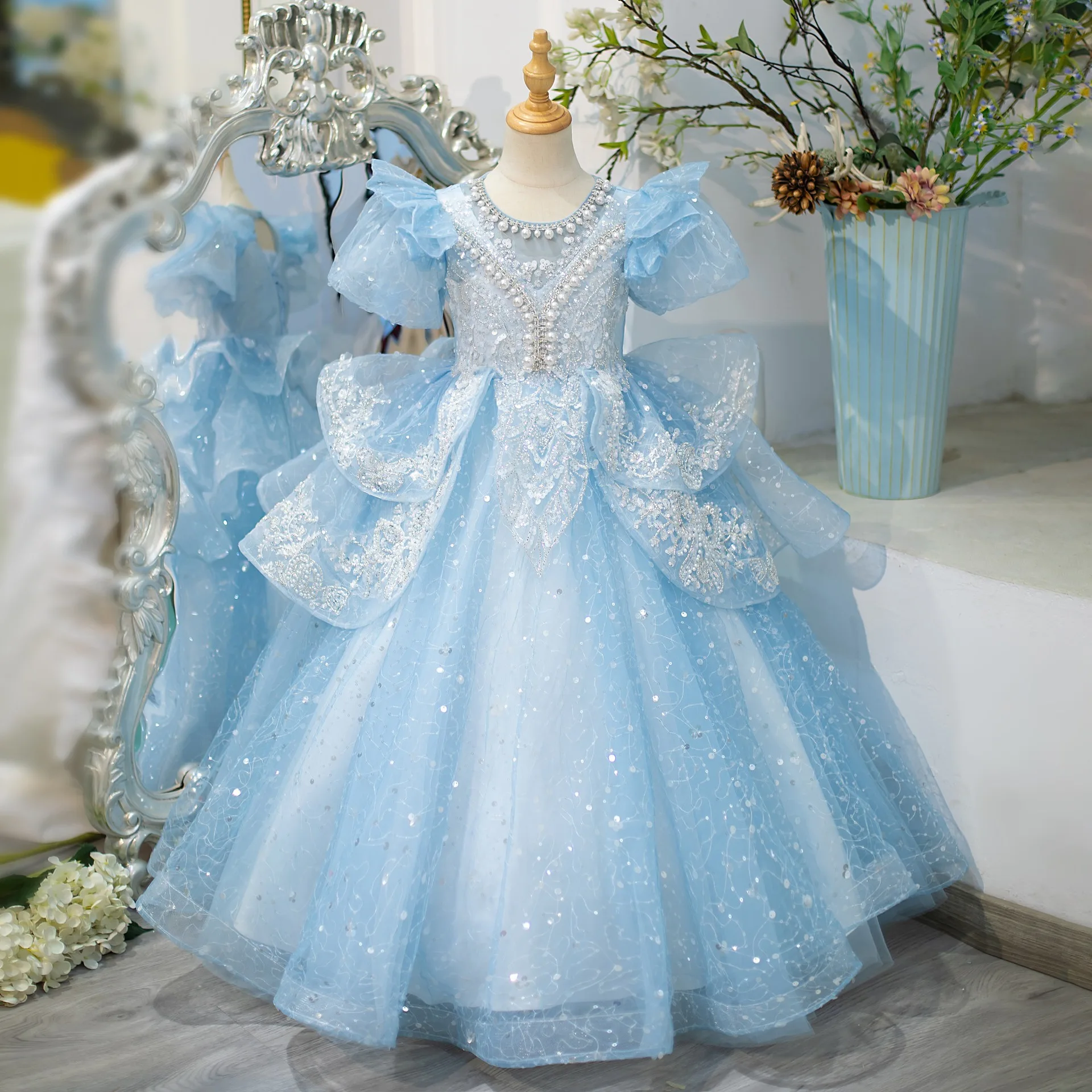 

Cinderella Blue Flower Girl Dresses Luxury Pearls Little Girls Birthday Gowns Tiered Lace Appliques Children Photography Gowns