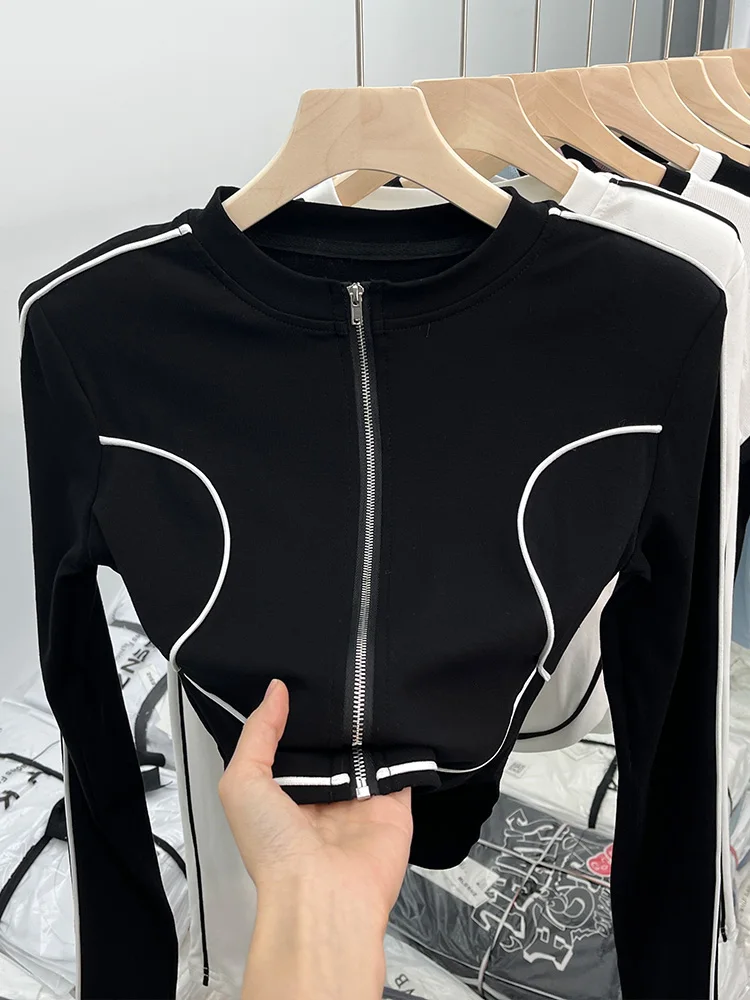 Women Black Gothic T-shirt Harajuku Korean Y2k 90s Aesthetic Streetwear Fashion Vintage Long Sleeve T-shirts 2000s Clothes 2024
Women Black Gothic T-shirt Harajuku Korean Y2k 90s Aesthetic Streetwear Fashion Vintage Long Sleeve T-shirts 2000s Clothes 2024