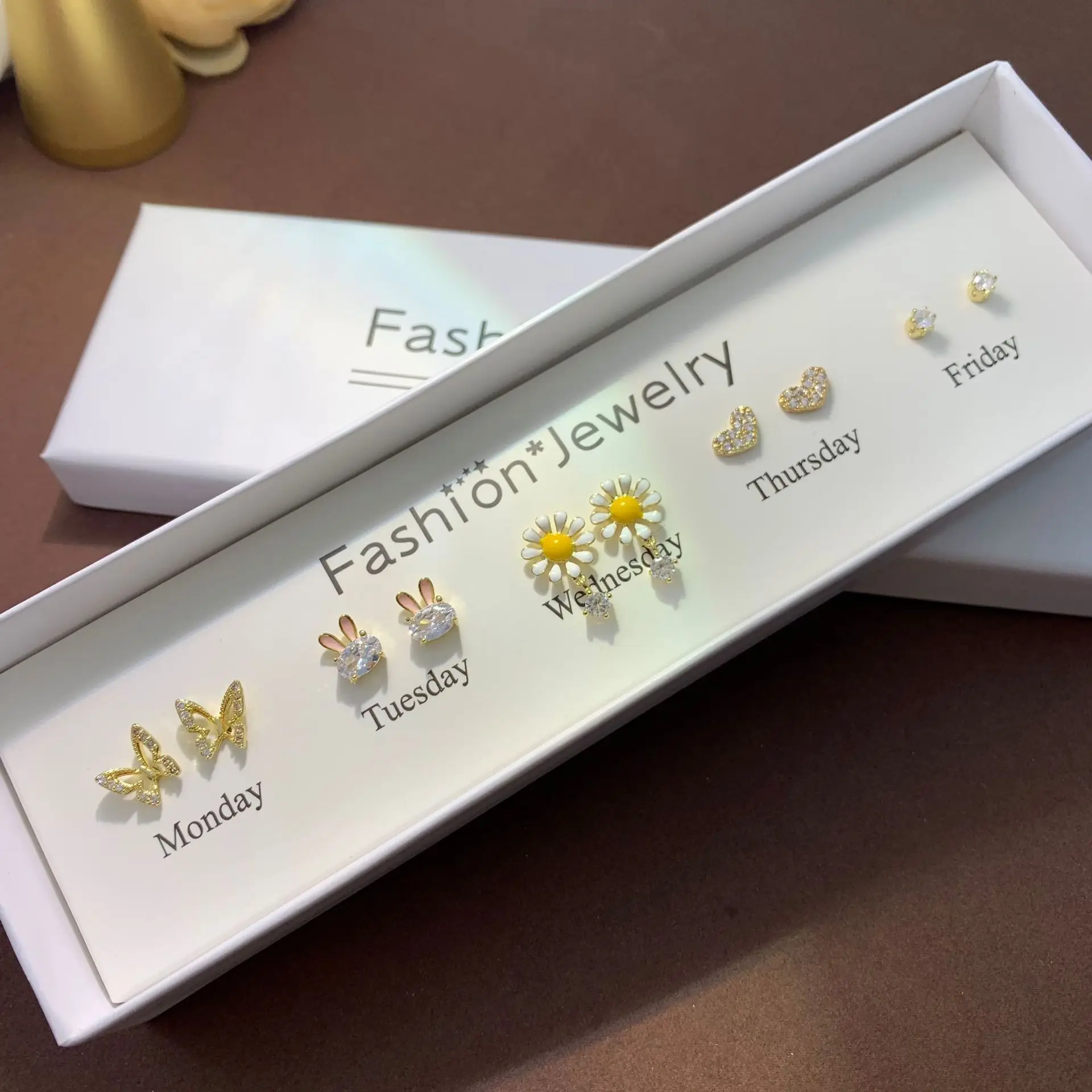 2023 New Stud Earrings for Women 5 Pairs One Week Jewelry Set Shiny Zircon Butterfly Stars Daily Cute Ornaments Birthday Gifts
2023 New Stud Earrings for Women 5 Pairs One Week Jewelry Set Shiny Zircon Butterfly Stars Daily Cute Ornaments Birthday Gifts