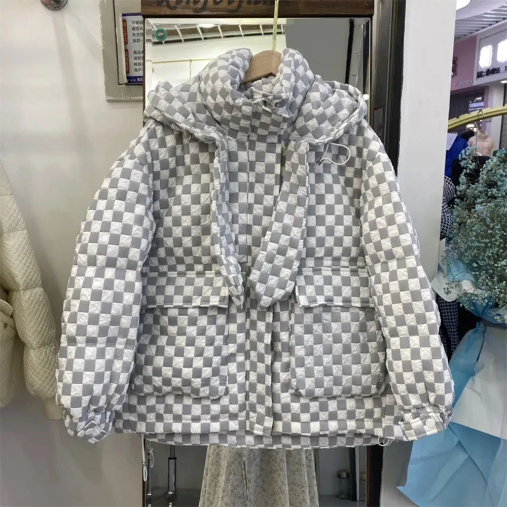 2023 New European Station Checkerboard Down Jacket Women's Short Hooded Loose Thick 90% White Duck Down Coat Tide Jacket Zipper
2023 New European Station Checkerboard Down Jacket Women's Short Hooded Loose Thick 90% White Duck Down Coat Tide Jacket Zipper