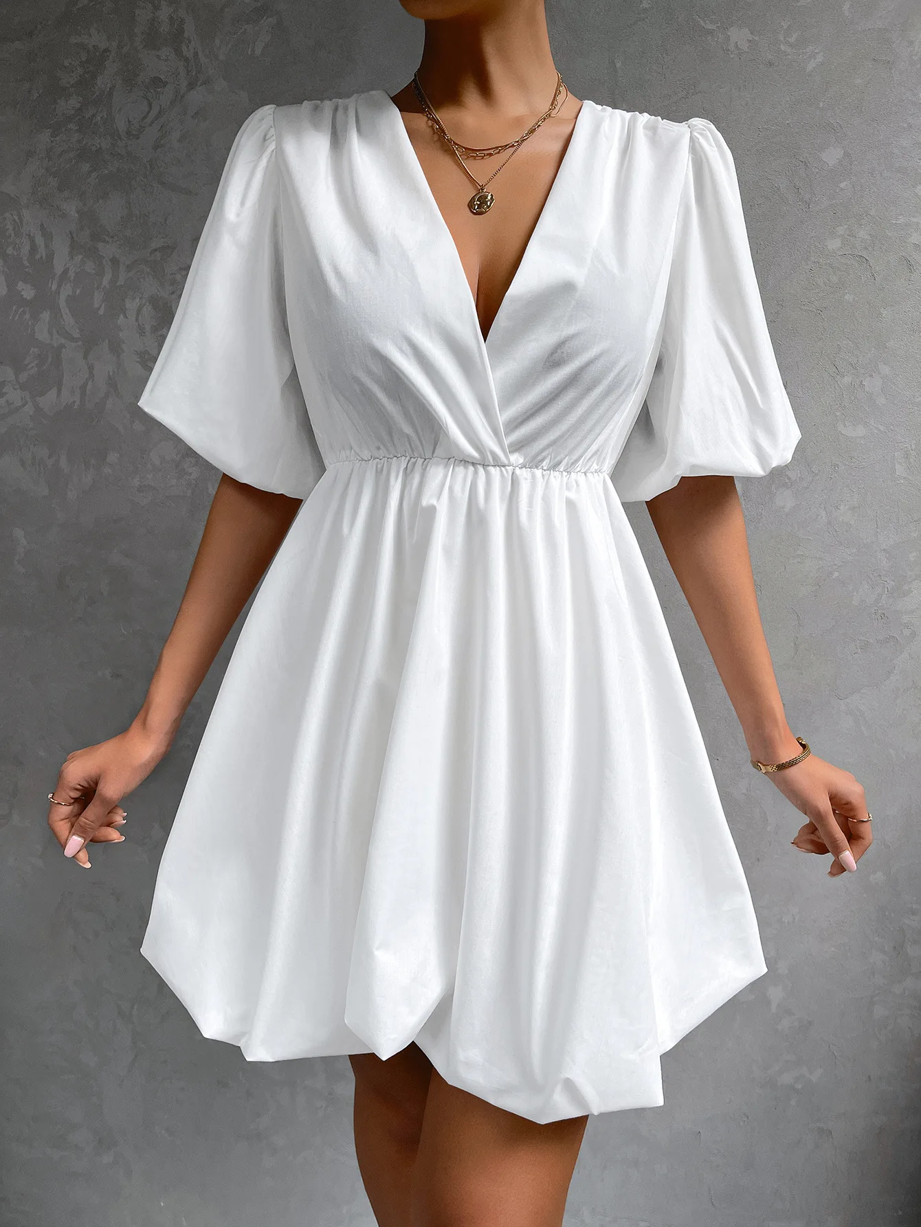 Summer Solid Colour White Pleated Loose V-Neck Short Sleeve Pullover Comfortable Casual Sexy Dresses for Women Y2k Dress
Summer Solid Colour White Pleated Loose V-Neck Short Sleeve Pullover Comfortable Casual Sexy Dresses for Women Y2k Dress