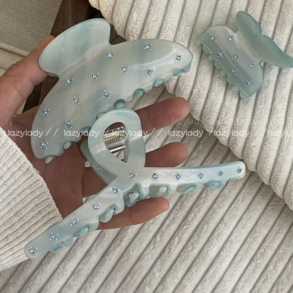 New Exquisite Diamond-encrusted Green Hair Claw TiaraButterfly Moonshark Clip Disc Hair Grab Clip Women's Hair Accessories
New Exquisite Diamond-encrusted Green Hair Claw TiaraButterfly Moonshark Clip Disc Hair Grab Clip Women's Hair Accessories