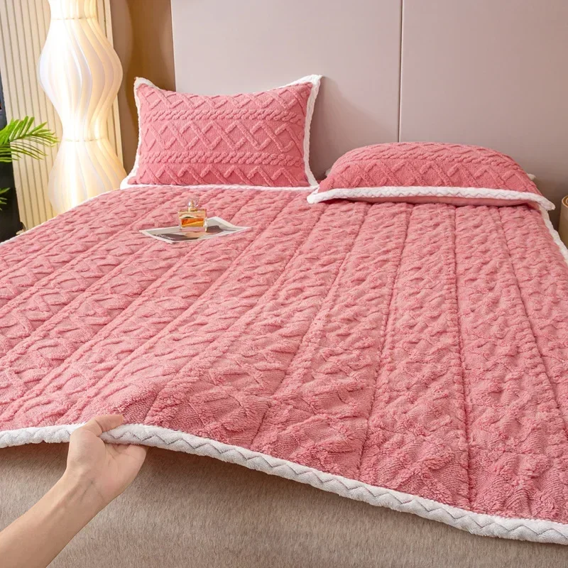 

1PC New Velvet Warm Autumn Winter Bed Pad Thicken Skin-friendly Quilted Mattress Pads Soft Comfortable Warmth Bed Mat Bedsheet