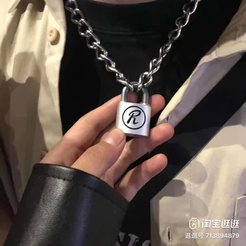 O Colar e Anel de Guitarra Rock Fashion: Um Presente Elegante e Descolado para Homens e Mulheres 11 NANA Nanjing Lock Necklace Fashion Girl SID Original Matte Punk R Lock Couple Sweater Chain