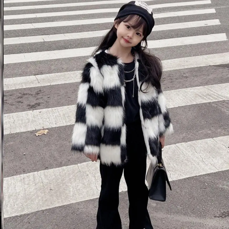 Autumn Winter Coats Kids Cropped Black White Plaid Pattern Faux Fur Jacket For Children Plush Fur Coat Kids Warm Jacket
Autumn Winter Coats Kids Cropped Black White Plaid Pattern Faux Fur Jacket For Children Plush Fur Coat Kids Warm Jacket