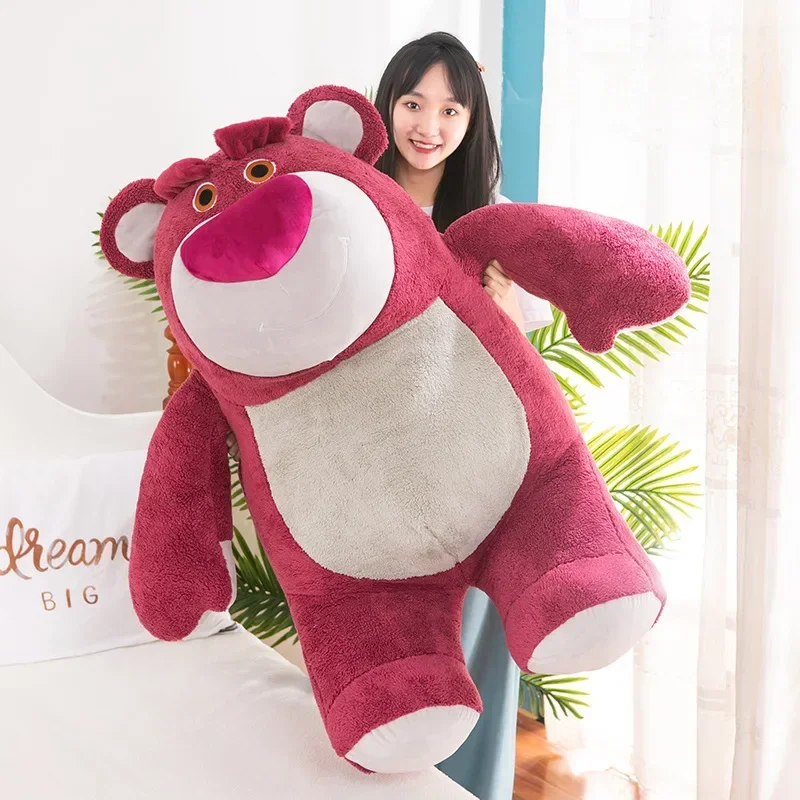 60 см Disney История игрушек лотсо Kawaii клубничный Медведь Аниме Мягкие игрушки мультфильм и милый медведь плюшевые куклы подарок на день рождения для детей
60 см Disney История игрушек лотсо Kawaii клубничный Медведь Аниме Мягкие игрушки мультфильм и милый медведь плюшевые куклы подарок на день рождения для детей