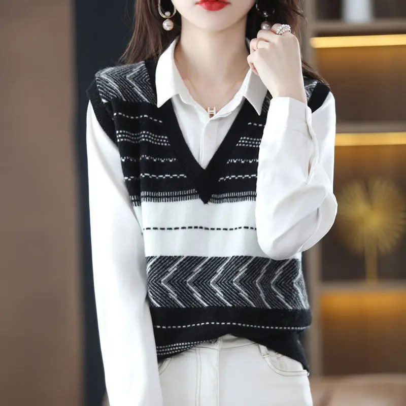 Autumn Winter New Women's Casual V-Neck Pullover Sweater Vest Simple Knitted Waistcoat Shirt Stripe Splicing Tops Free Shipping
Autumn Winter New Women's Casual V-Neck Pullover Sweater Vest Simple Knitted Waistcoat Shirt Stripe Splicing Tops Free Shipping