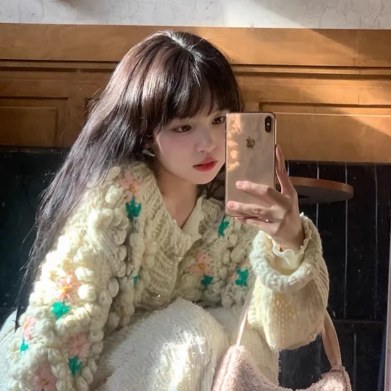 2023 New Women Knitted Cardigan Sweater Hand-woven Embroidered Flower Sweater Loose Slim Diy Lazy Wind Round Neck
2023 New Women Knitted Cardigan Sweater Hand-woven Embroidered Flower Sweater Loose Slim Diy Lazy Wind Round Neck
