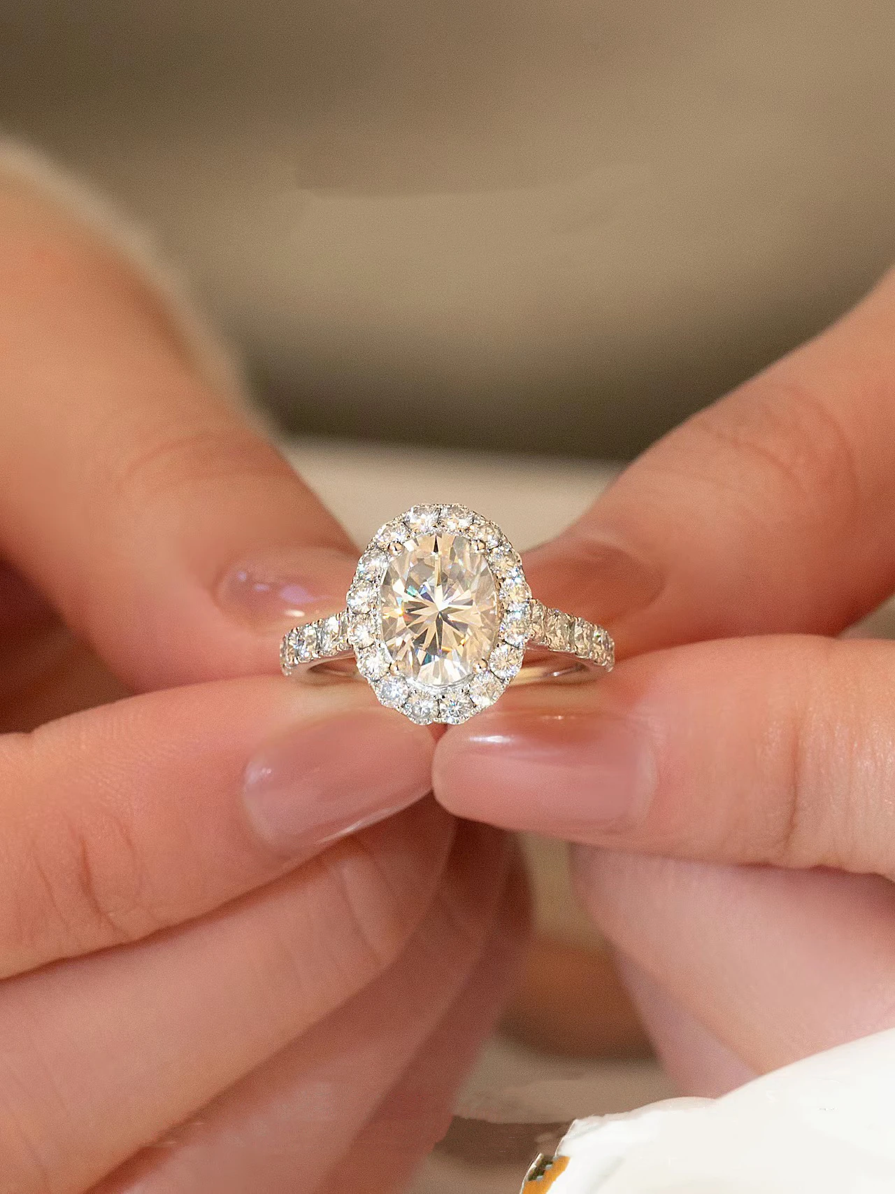 Authentic profiled Moissanite diamond ring Oval Pigeon egg Group diamond ring Sterling silver closed engagement ring
Authentic profiled Moissanite diamond ring Oval Pigeon egg Group diamond ring Sterling silver closed engagement ring