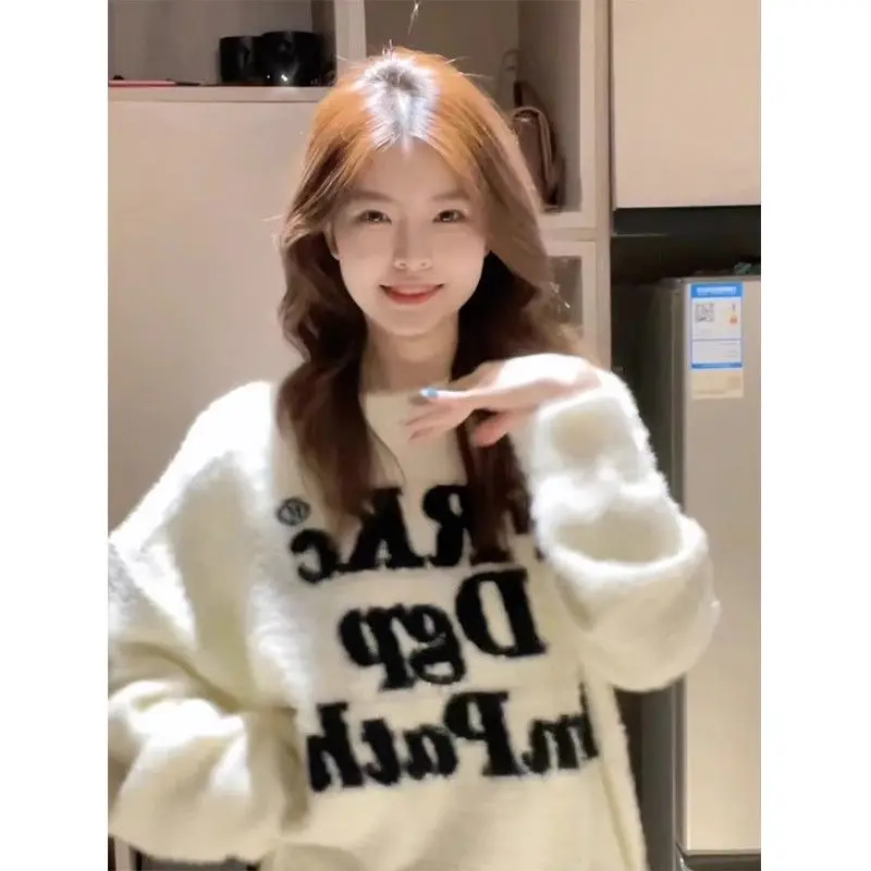 Imitation Mink Fleece Sweater Fall-winter 2023 New Alphabet Log Embroidery Knitted Pullover Women's Autumn Sweater
Imitation Mink Fleece Sweater Fall-winter 2023 New Alphabet Log Embroidery Knitted Pullover Women's Autumn Sweater