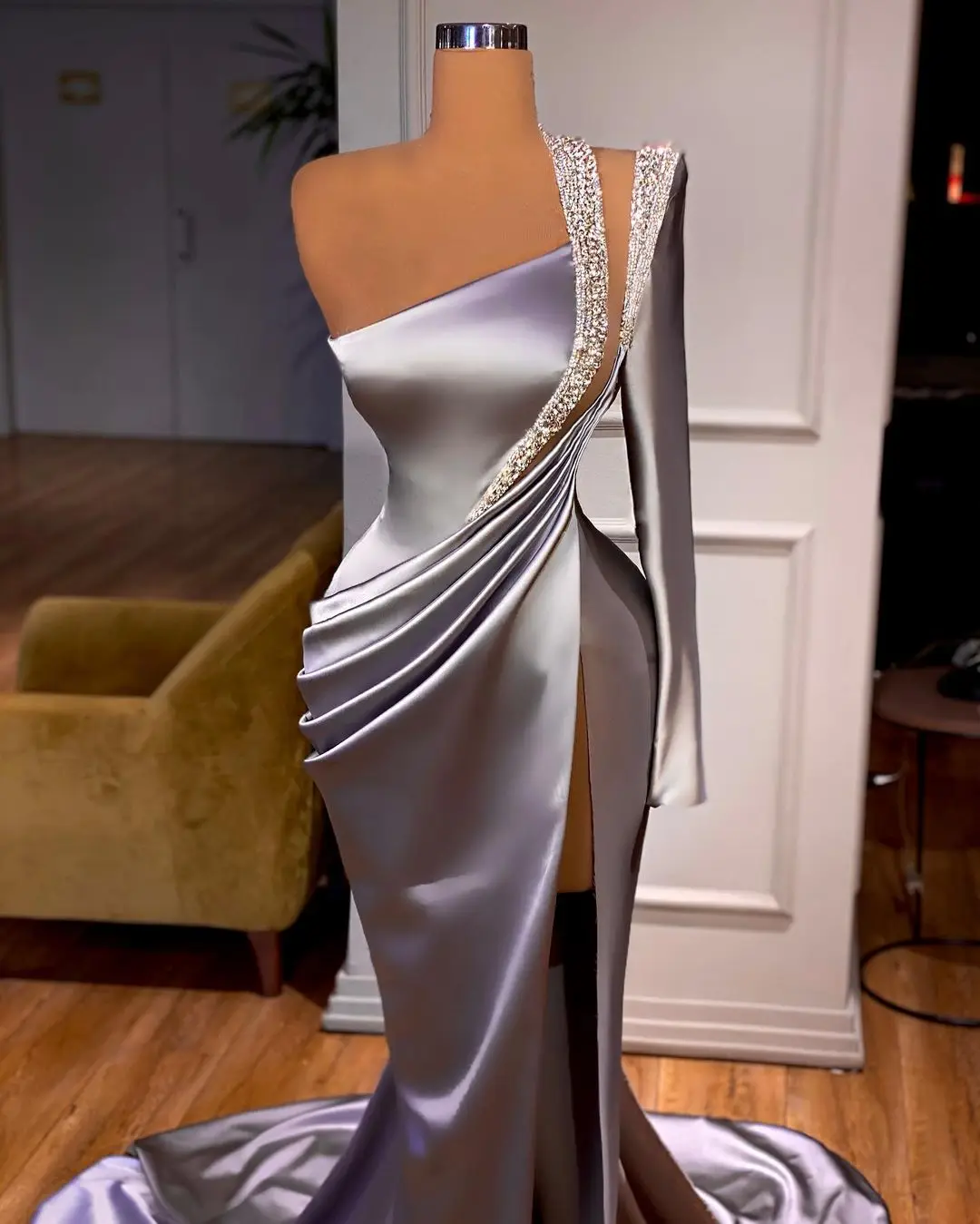 SoAyle Silver One Shoulder Long Sleeve Shiny Pearl Style Side High Split Fishtail Skirt Long Dress Evening Dress YP2435
SoAyle Silver One Shoulder Long Sleeve Shiny Pearl Style Side High Split Fishtail Skirt Long Dress Evening Dress YP2435