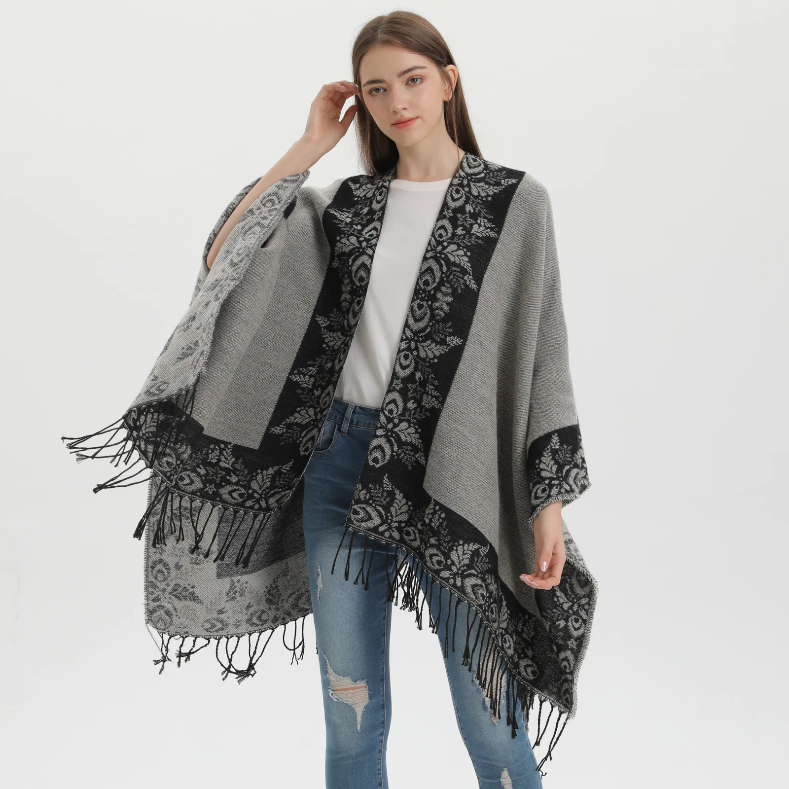 

Women Capes Scarf Thick Wraps Elegant Cloaks Lady Tassel Warm Scarves Pashmina Shawls 2023 New Winter Cashmere Blend Coat