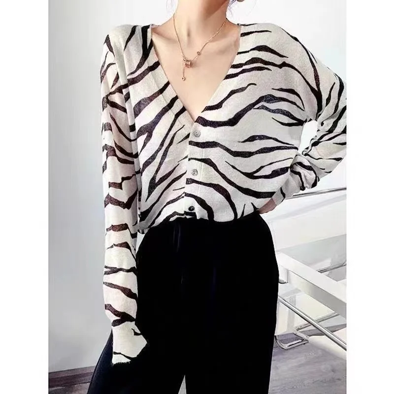 Temperament casual women's knitted cardigan 2023 Spring and Autumn New Sweater Coat Long Sleeve Loose Outer Wear Bottom Top Fash
Temperament casual women's knitted cardigan 2023 Spring and Autumn New Sweater Coat Long Sleeve Loose Outer Wear Bottom Top Fash