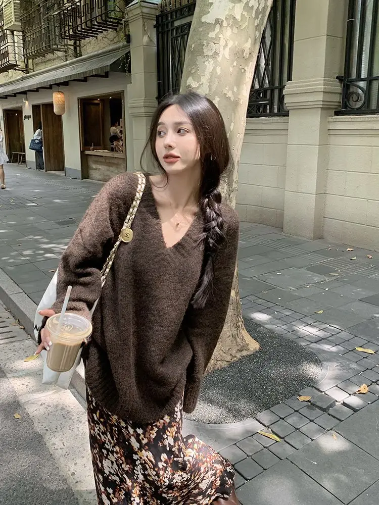 Autumn Winter New V-neck Loose Sweaters Women Korean Fashion Vintage Soft Sweater Pullovers Oversized Casual Warm Top Mid-Length
Autumn Winter New V-neck Loose Sweaters Women Korean Fashion Vintage Soft Sweater Pullovers Oversized Casual Warm Top Mid-Length