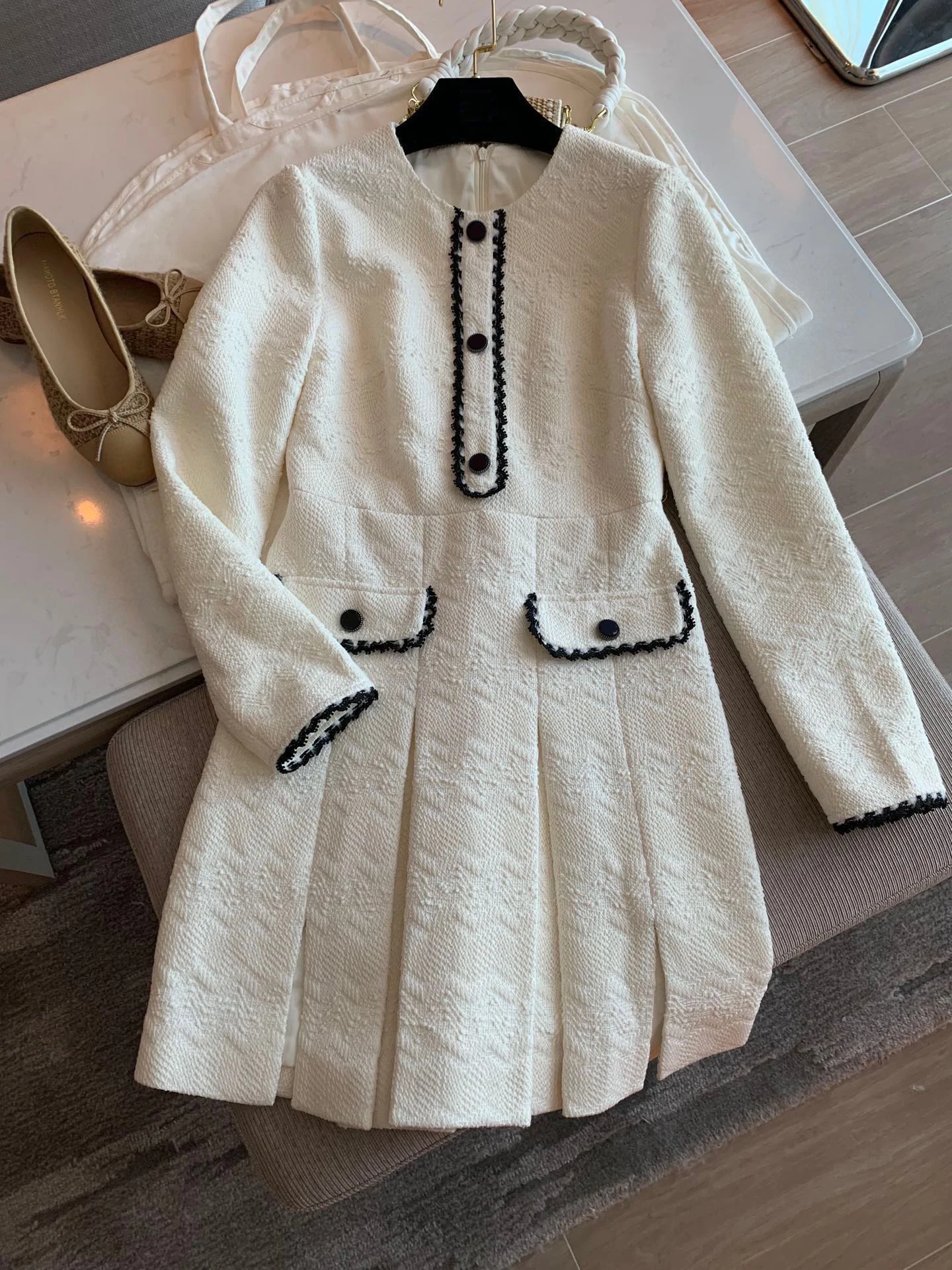 EVACANDIS Autumn Winter Cotton Blended Long Sleeve O-Neck Dress High Quality Runway Designer Clothes Elegant Chic Solid Sweet
EVACANDIS Autumn Winter Cotton Blended Long Sleeve O-Neck Dress High Quality Runway Designer Clothes Elegant Chic Solid Sweet