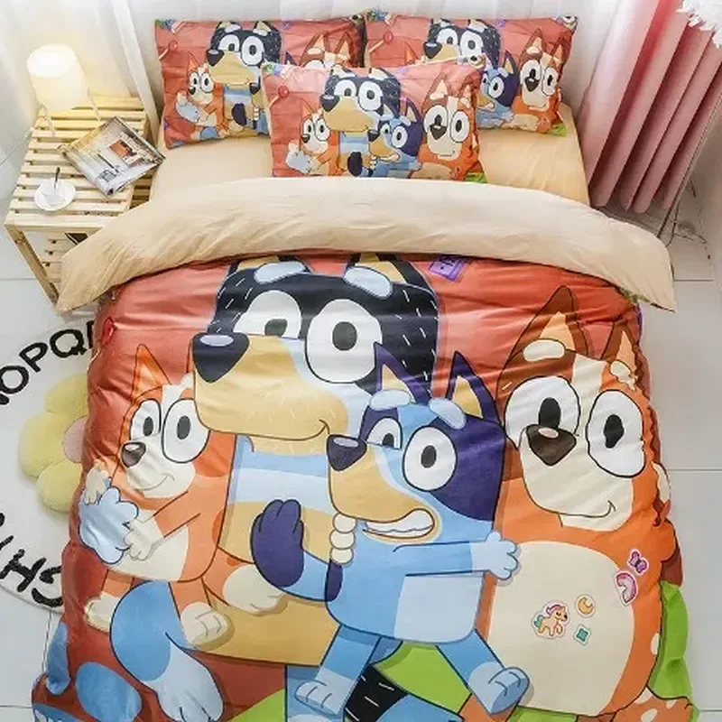 Новый Зимний Теплый Бархатный комплект Bluey из четырех предметов, милый удобный мультяшный домашний плюшевый Комплект постельного белья из трех предметов, подарки для детей
Новый Зимний Теплый Бархатный комплект Bluey из четырех предметов, милый удобный мультяшный домашний плюшевый Комплект постельного белья из трех предметов, подарки для детей