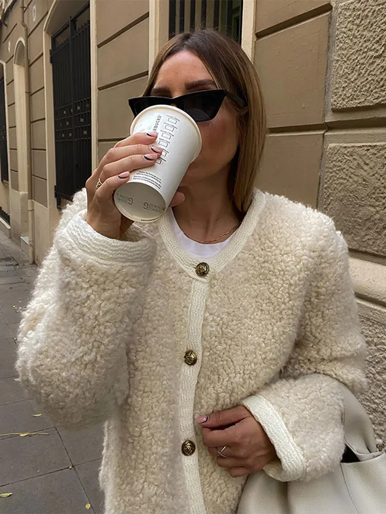 Elegant Luxury Lamb Wool Teddy Jacket Women Fashion Long Sleeve Single Breasted Solid Coat 2023 Winter Casual Warm Streetwear
Elegant Luxury Lamb Wool Teddy Jacket Women Fashion Long Sleeve Single Breasted Solid Coat 2023 Winter Casual Warm Streetwear