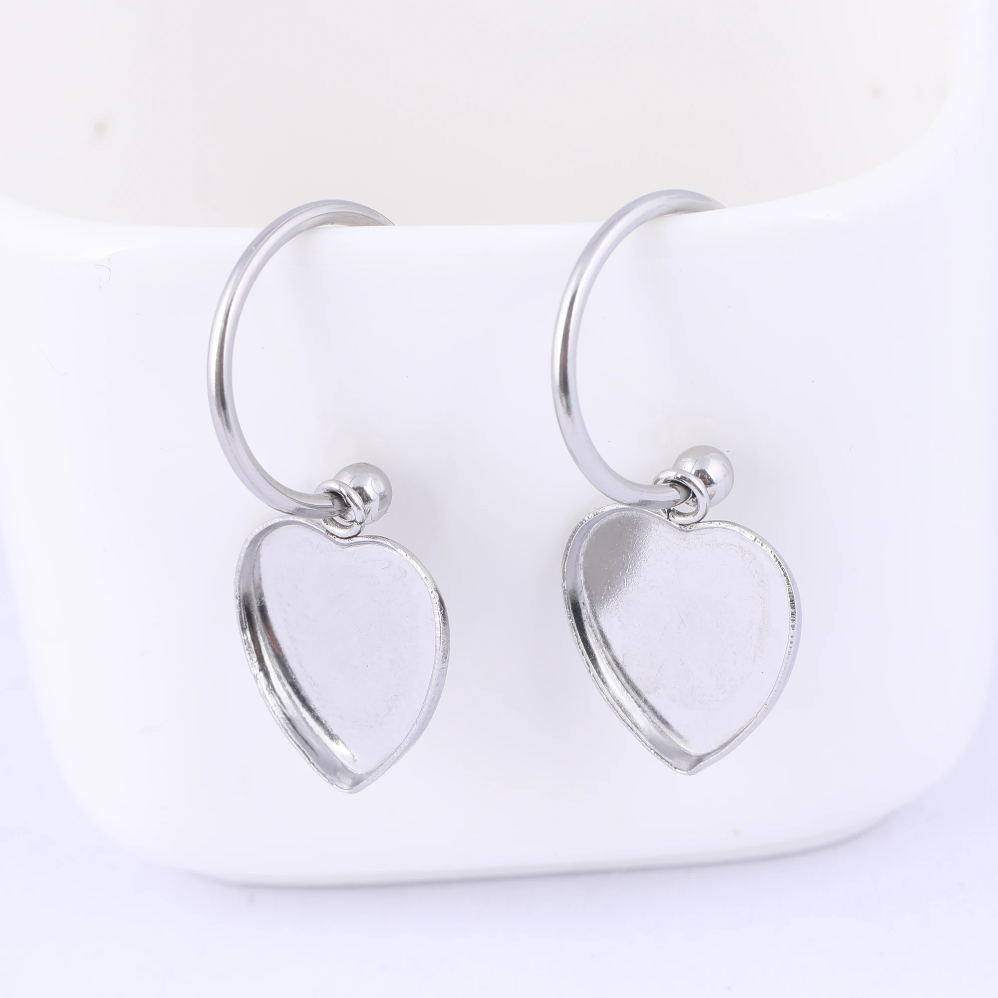 10pcs Fit 12mm Heart Cabochon Earring Base Blanks Diy 15mm Dia Ear Hoops Bezel Findings Stainless Steel Jewelry Accessories
10pcs Fit 12mm Heart Cabochon Earring Base Blanks Diy 15mm Dia Ear Hoops Bezel Findings Stainless Steel Jewelry Accessories
