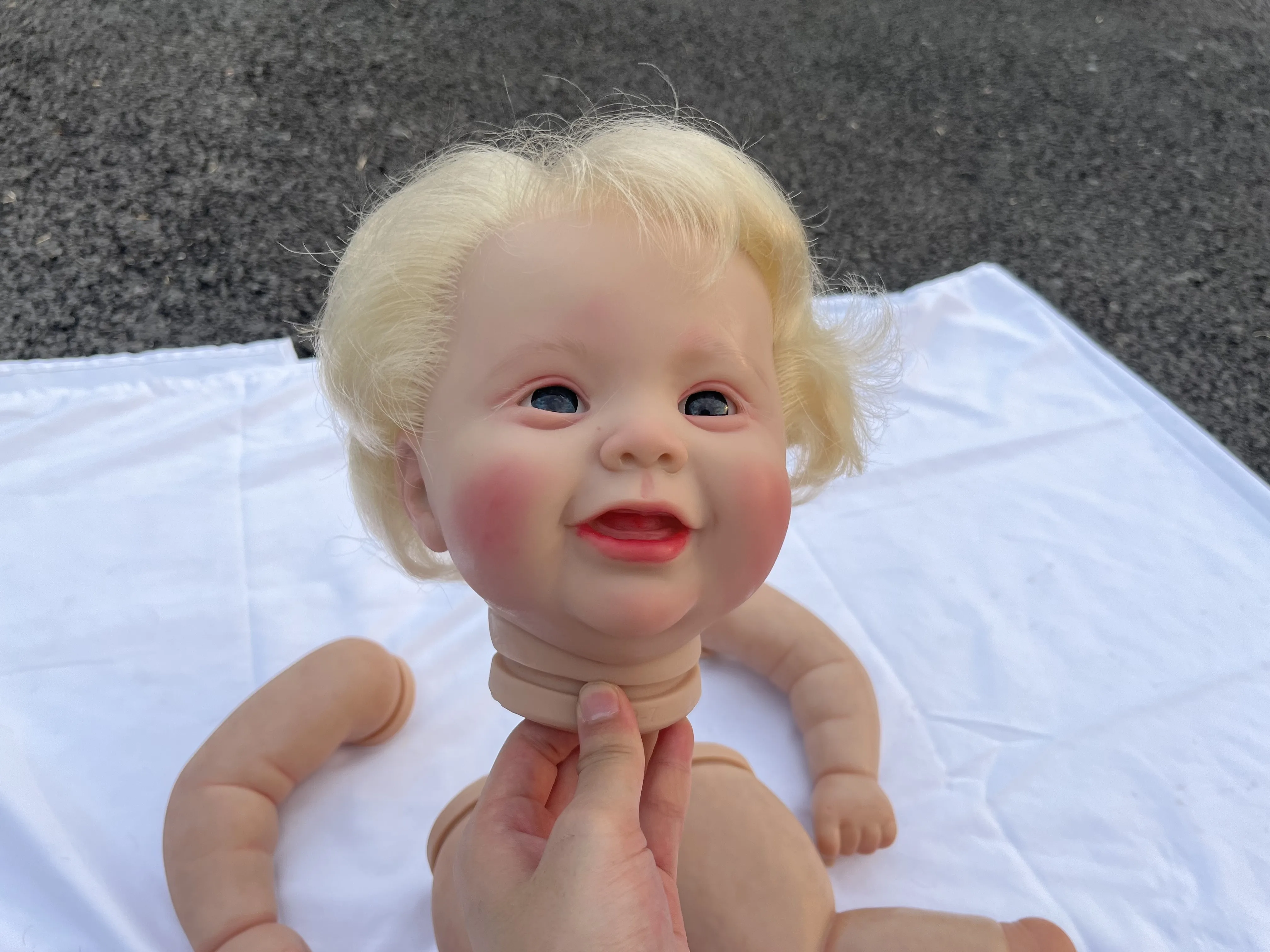 FBBD Artist Painting 24'' Kodi With Hand-Rooted Hair Painted Kits With Veins 100%Hand Made Dolls For Children
FBBD Artist Painting 24'' Kodi With Hand-Rooted Hair Painted Kits With Veins 100%Hand Made Dolls For Children