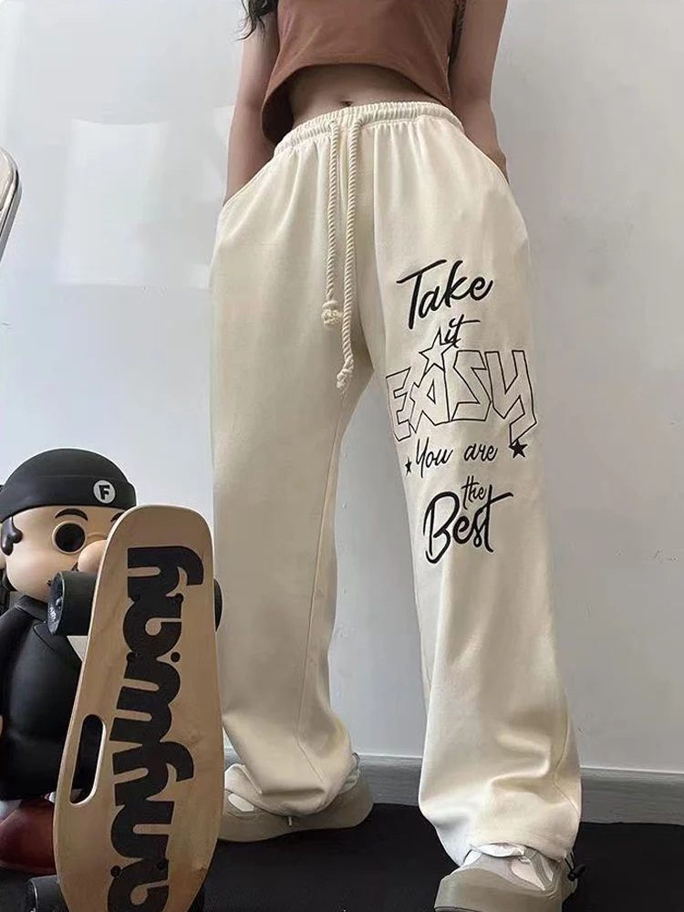 Zoki Hip Hop Sweatpants Women Fashion Letter Oversize Loose Wide Leg Pants Korean High Waist Female Spring Casual Trousers New
Zoki Hip Hop Sweatpants Women Fashion Letter Oversize Loose Wide Leg Pants Korean High Waist Female Spring Casual Trousers New
