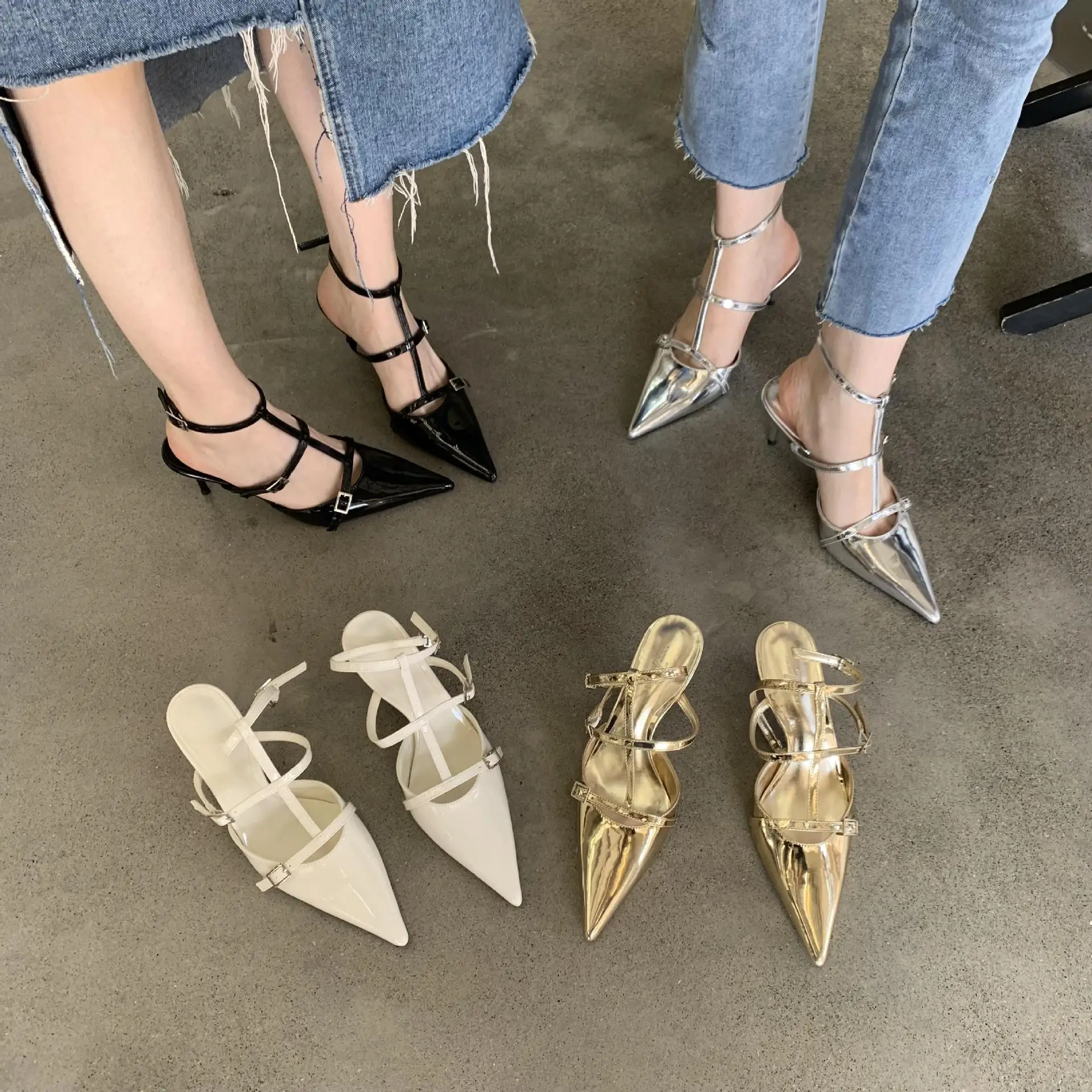 Женские кожаные босоножки на шпильке, с острым носком и высокой эластичной резинкой 
Женские кожаные босоножки на шпильке, с острым носком и высокой эластичной резинкой